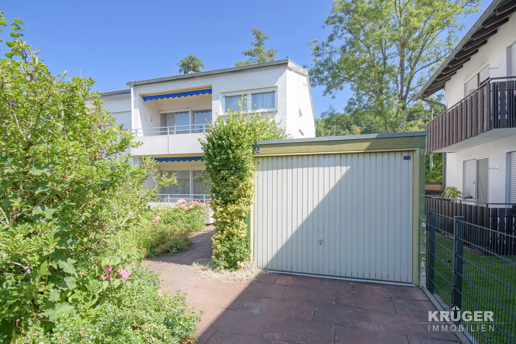 Baden-Baden-Lichtental / Familienfreundliches Reihenendhaus mit zwei Loggien, Garten und Einzelgarage in angenehmer Wohnlage und sofort bezugsfrei