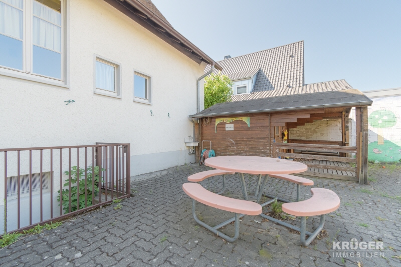 Rückfassade mit Kellerabgang