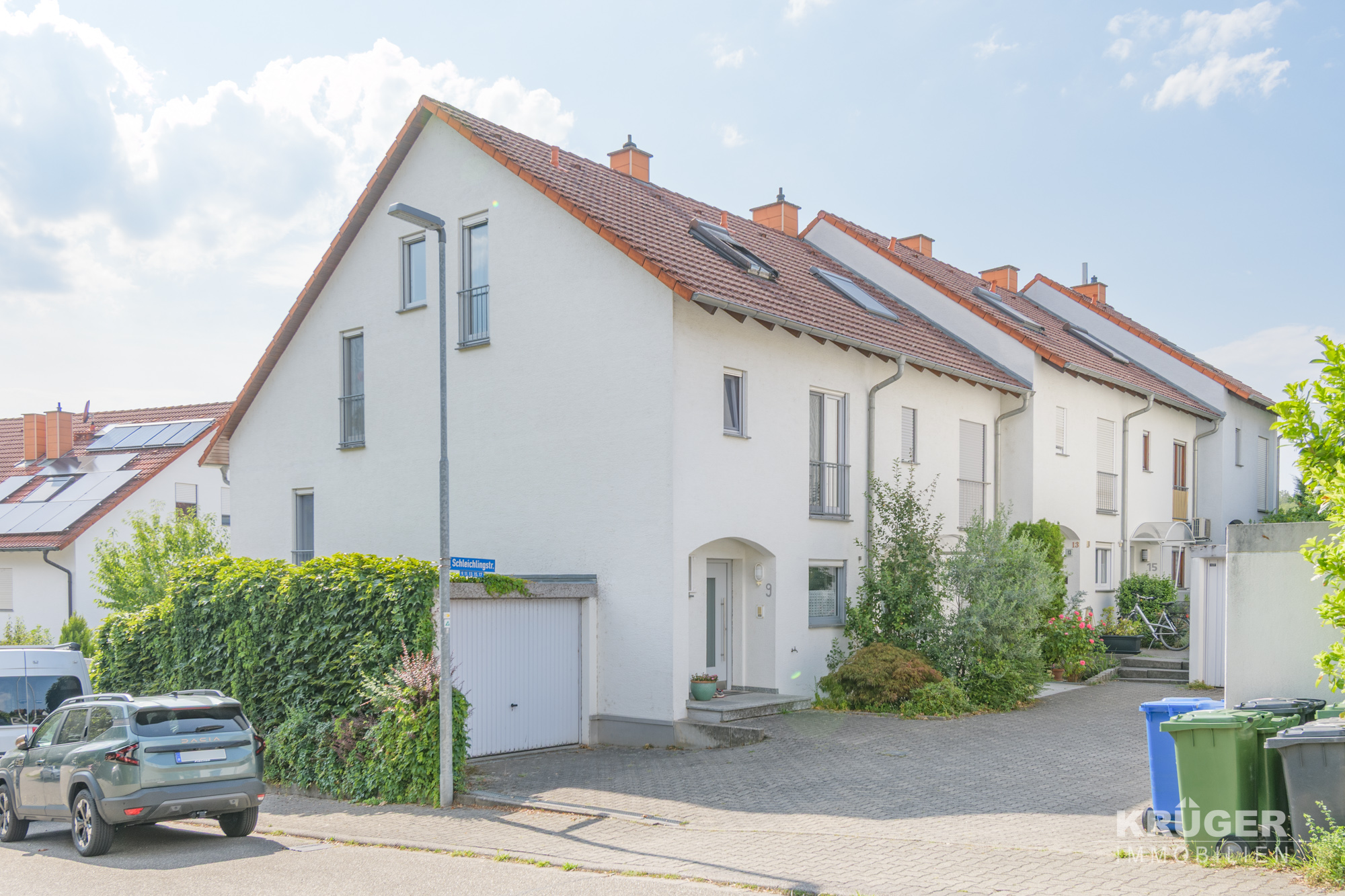 Pfinztal-Berghausen / familienfreundliches und helles Reihenendhaus mit EBK, schönem Garten, Terrasse und Garage, uvm. / zeitnah freiwerdend
