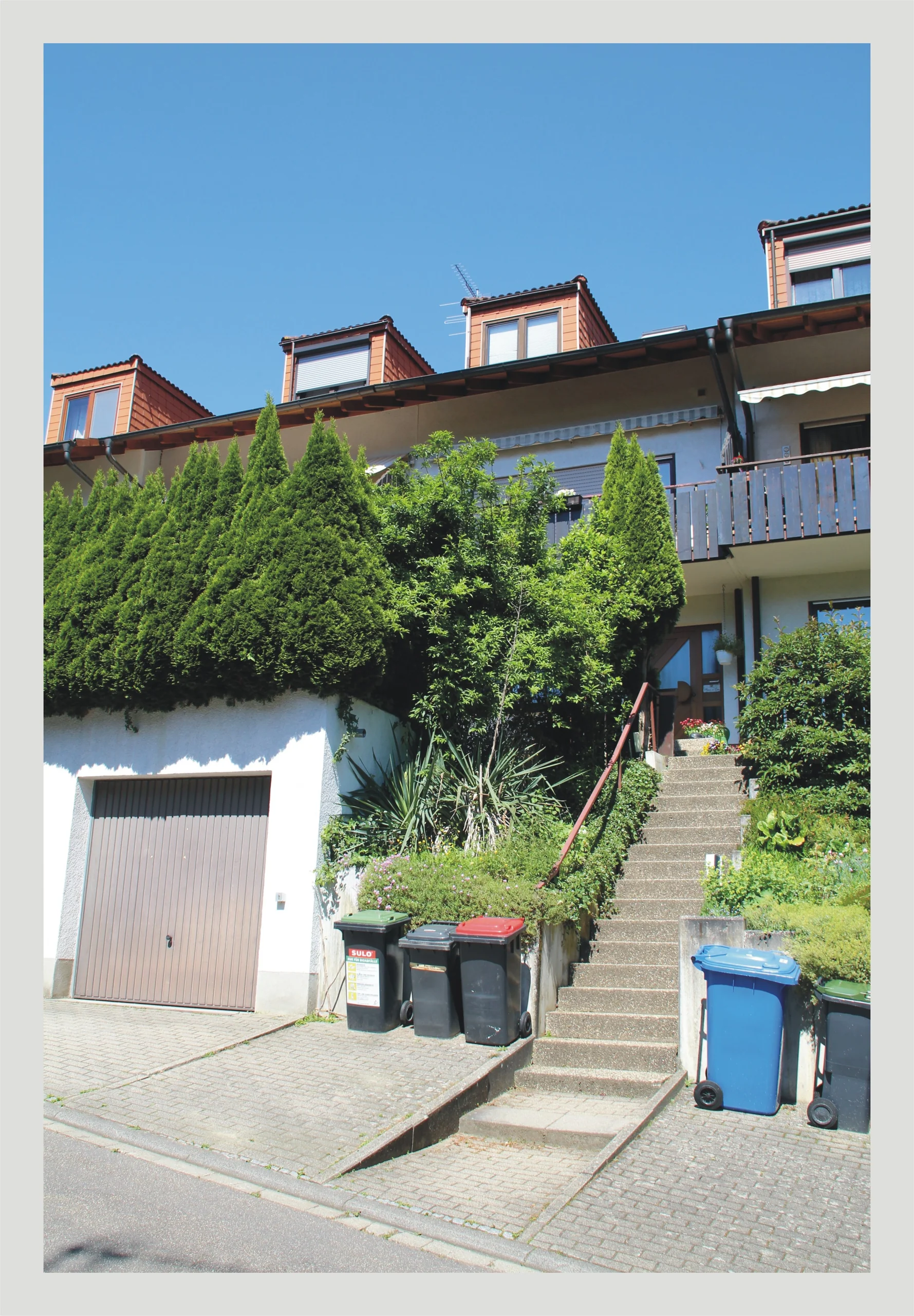 sofort bezugsfrei / KA-Grünwettersbach / helles Reihenmittelhaus mit Garage, zwei Terrassen, Balkon und EBK in angenehmer Hanglage