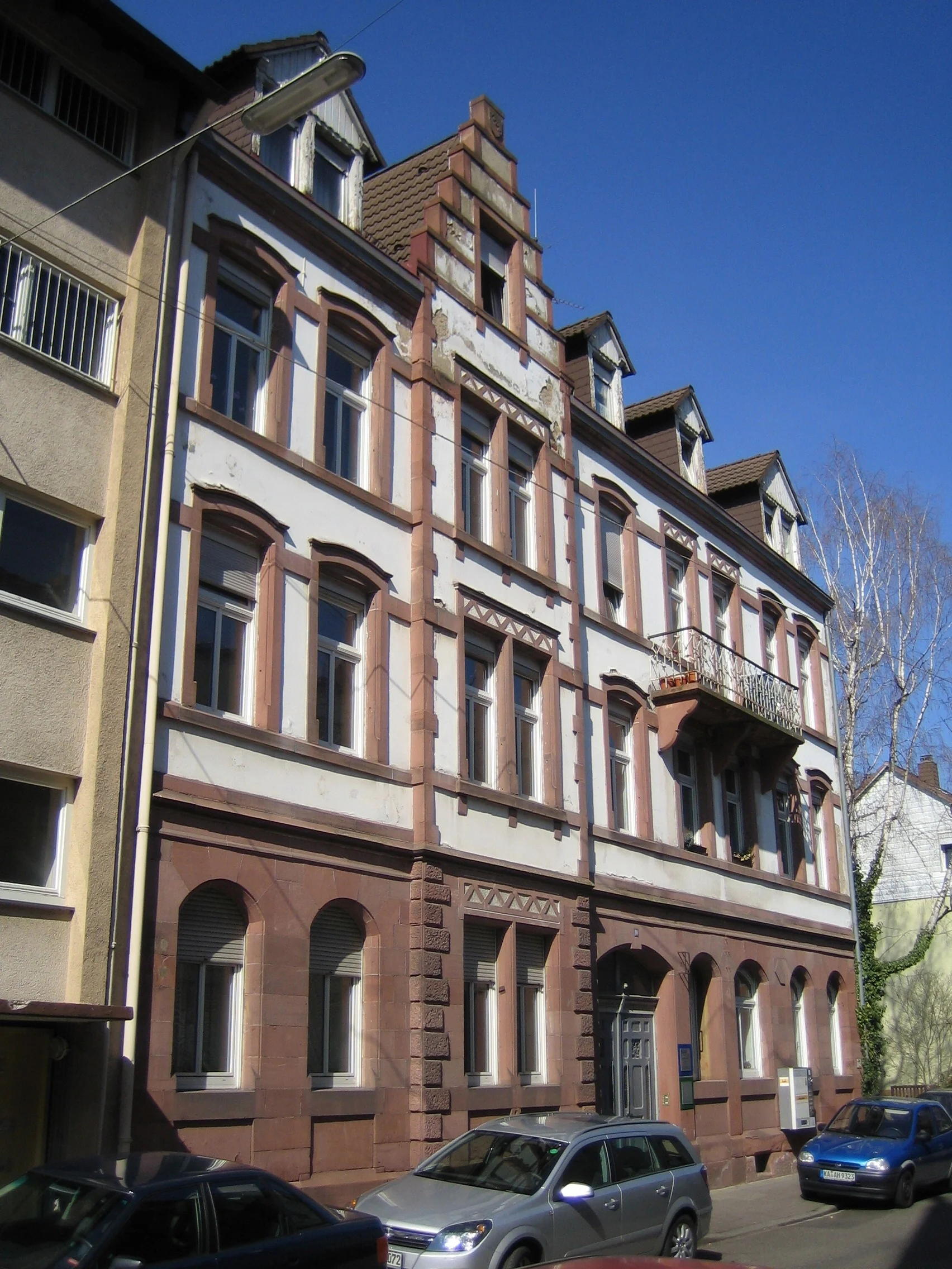 Sanierte 3-Zi-Wohnung mit Terrasse in stilvollem Altbau in KA-Durlach mit Denkmalabschreibung