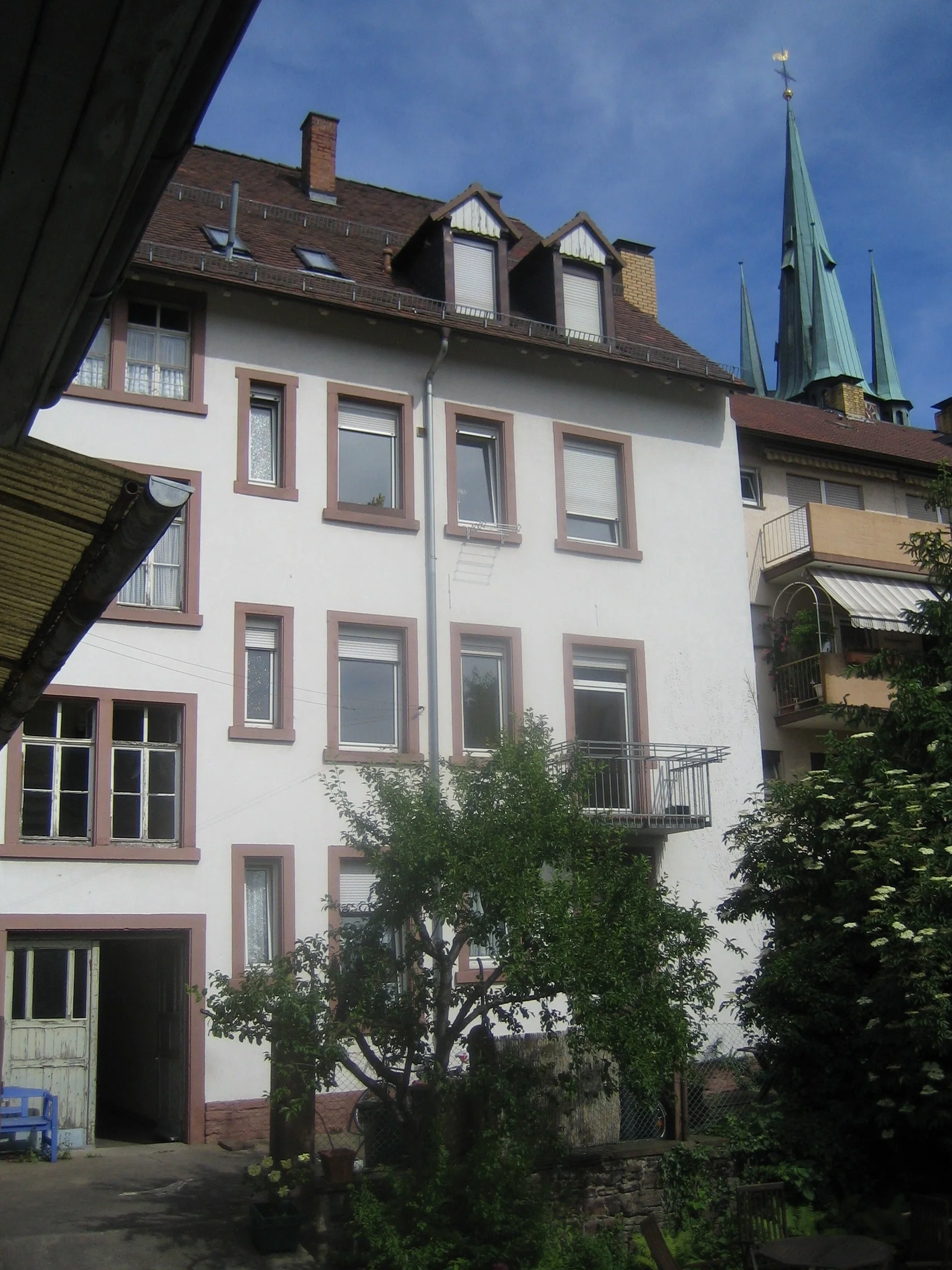 Sanierte 3-Zi-Wohnung mit Terrasse in stilvollem Altbau in KA-Durlach mit Denkmalabschreibung