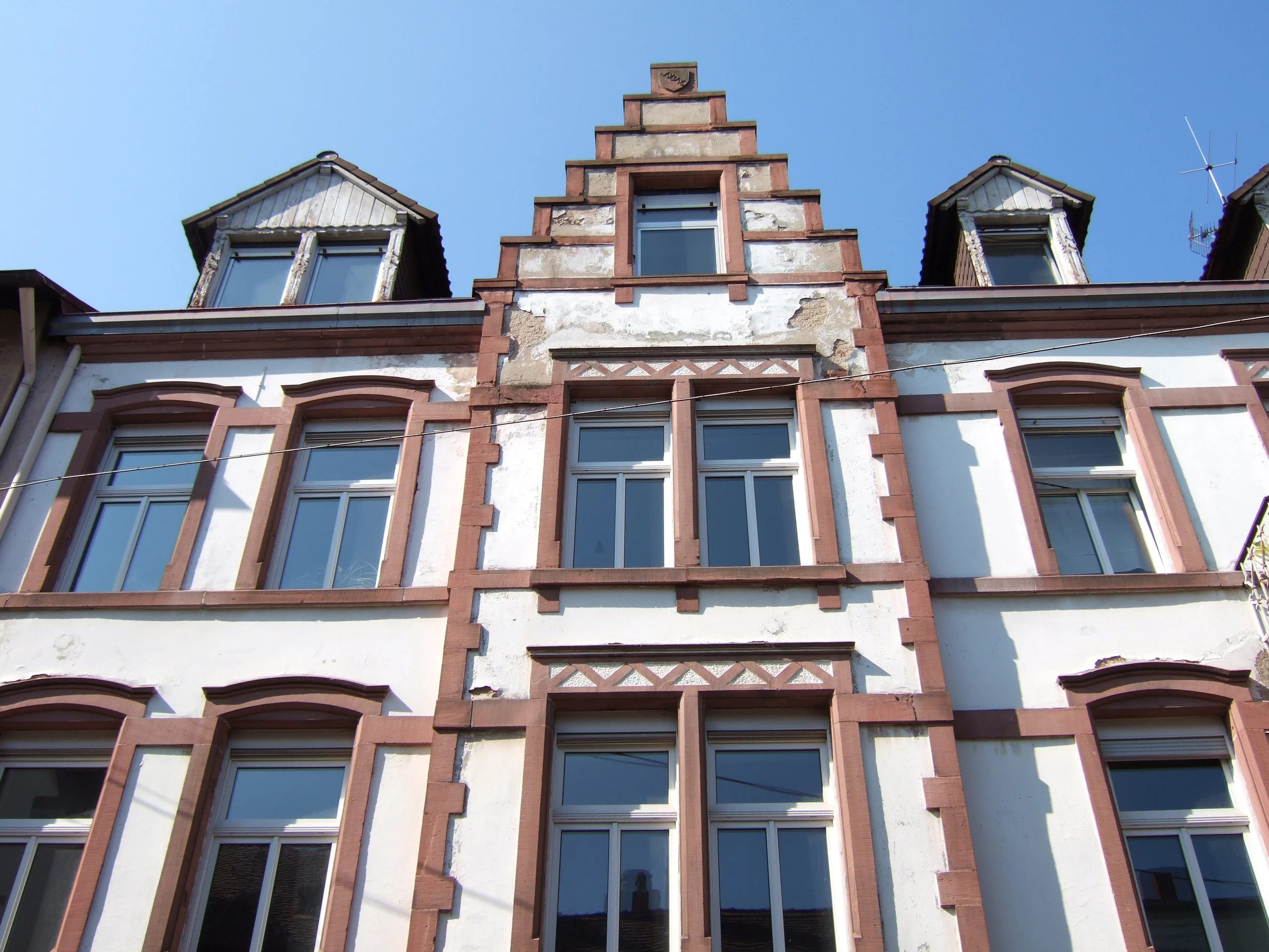 Sanierte 3-Zi-DG-Maisonette-Wohnung mit Loggia in stilvollem Altbau in Durlach mit Turmbergblick