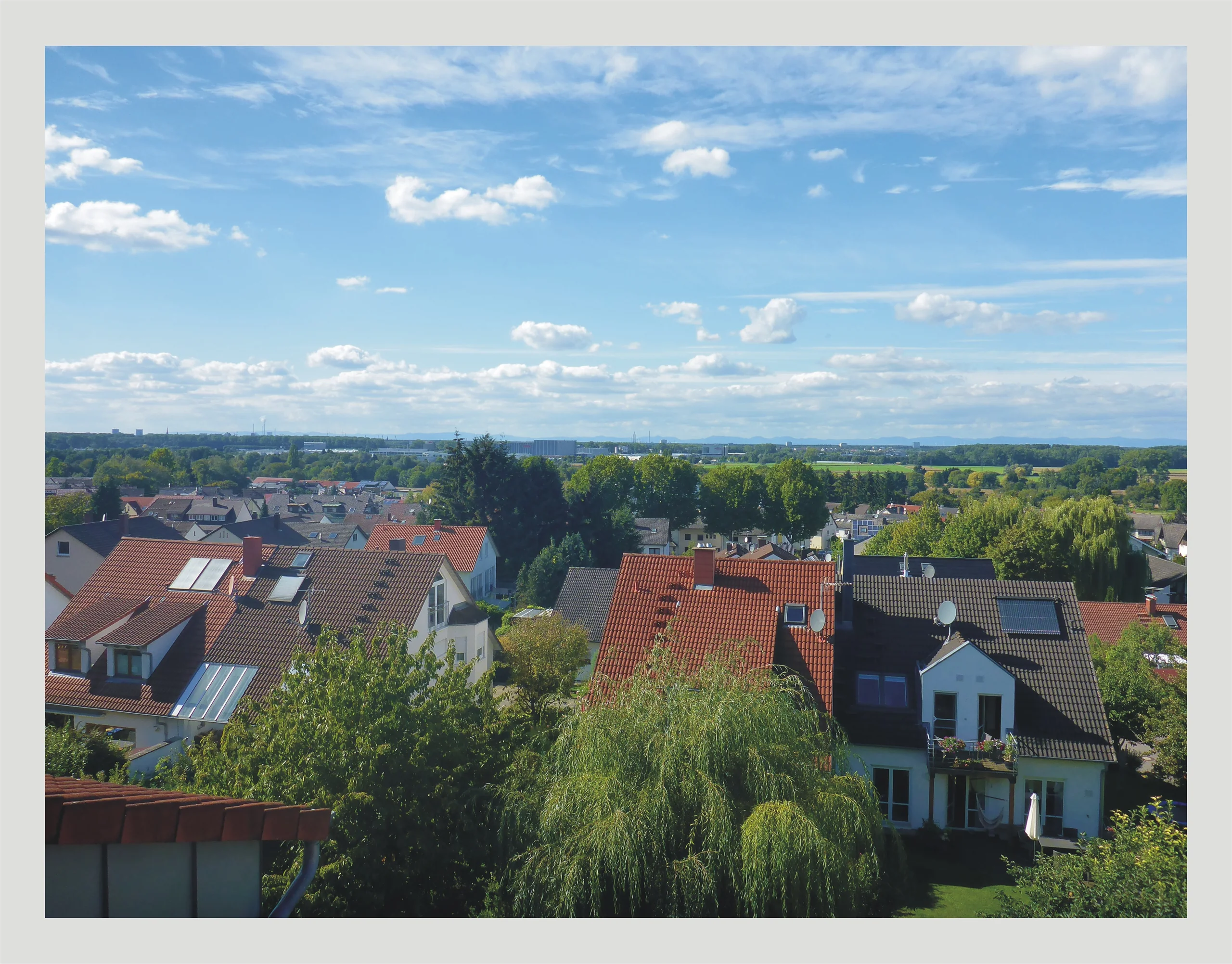 KA-Grötzingen / traumhafte und gepflegte 5,5-Zi-Maisonette-Whg mit EBK, Garage, Keller, Hobbyraum, Balkon, Terrasse und Gartengrundstück in naturnaher Hanglage mit fantastischem Panorama-Weitblick