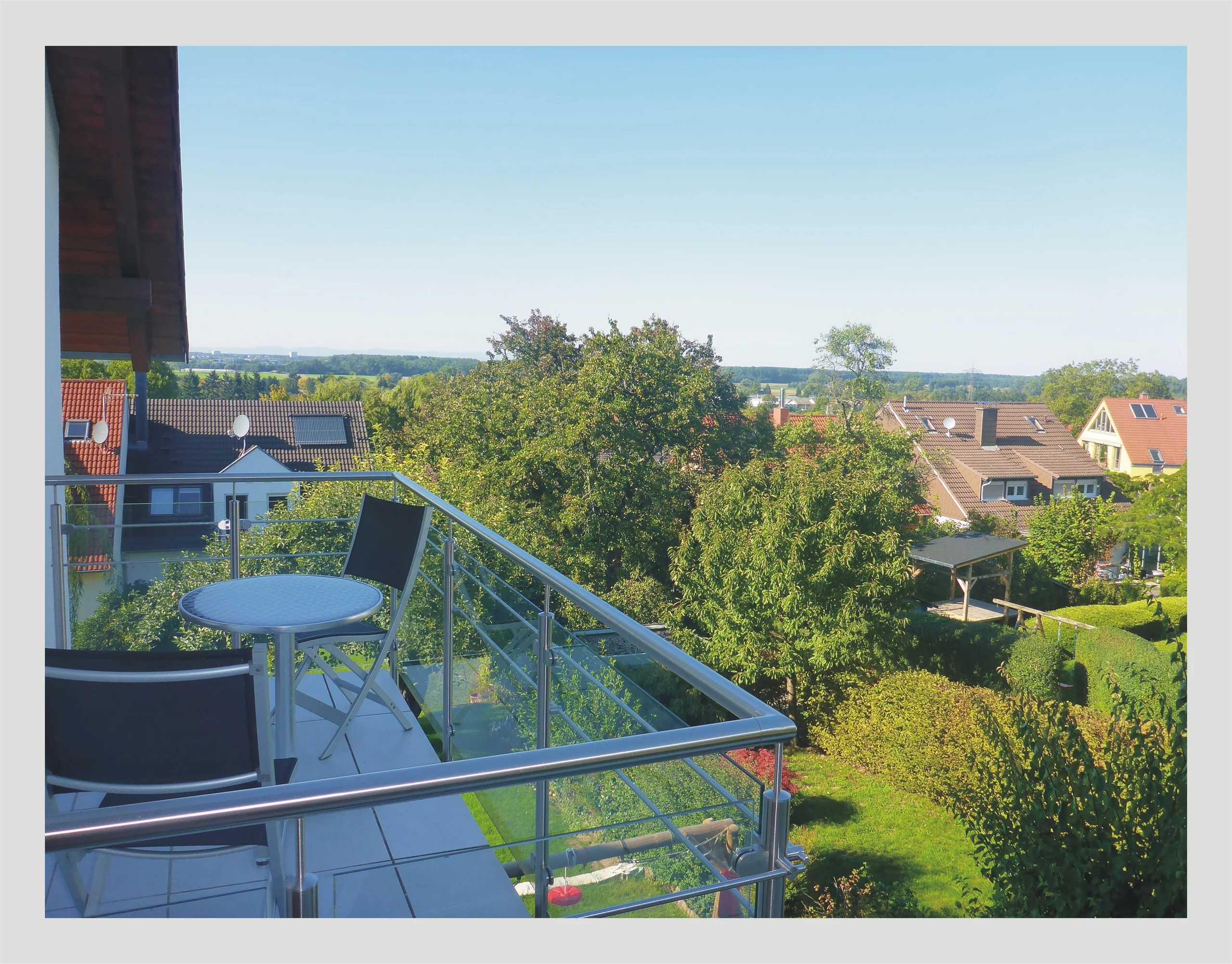KA-Grötzingen / traumhafte und gepflegte 5,5-Zi-Maisonette-Whg mit EBK, Garage, Keller, Hobbyraum, Balkon, Terrasse und Gartengrundstück in naturnaher Hanglage mit fantastischem Panorama-Weitblick