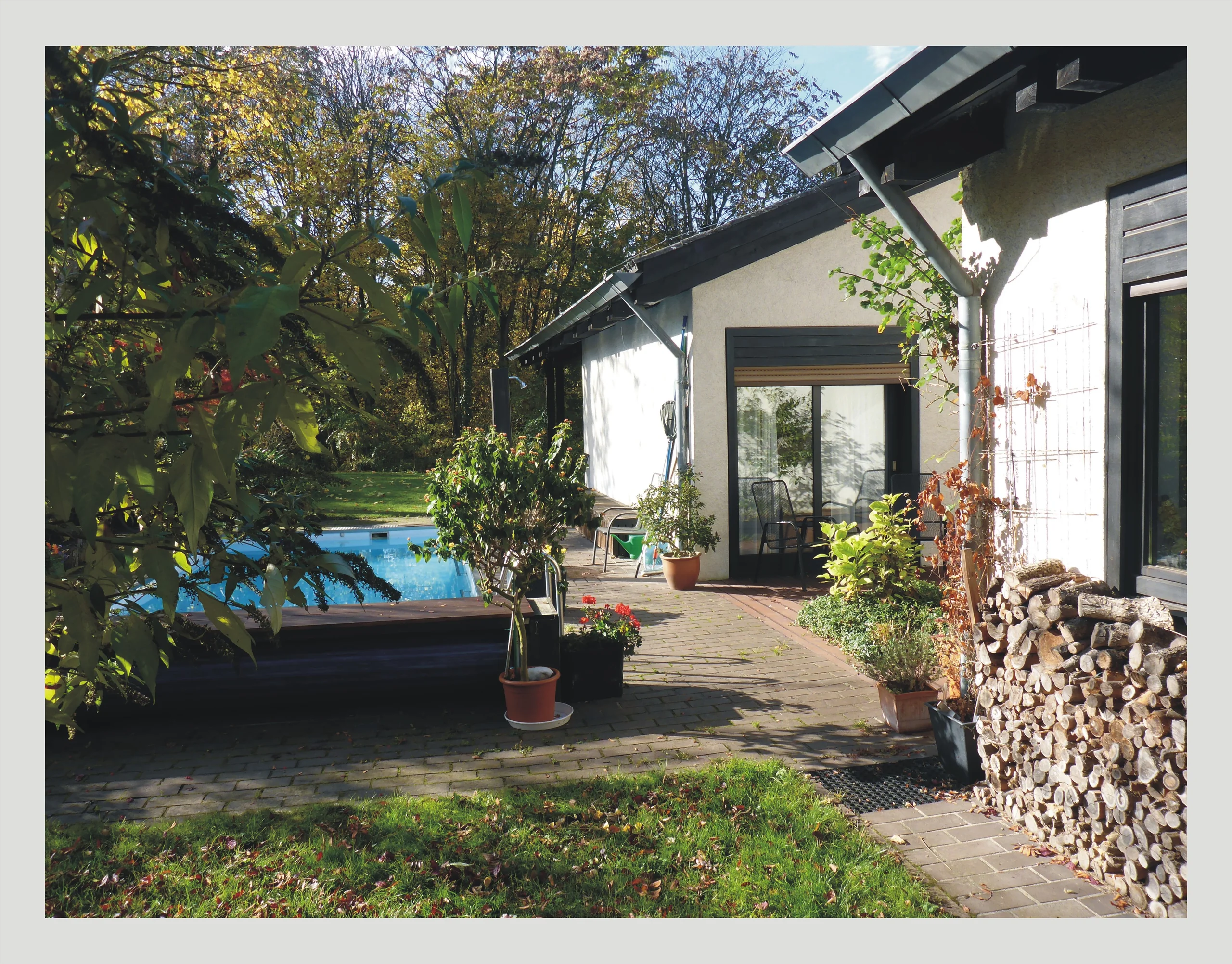 Karlsruhe-Durlach-Geigersberg / gepflegtes Einfamilienhaus mit Einliegerwohnung und Schwimmbad auf großzügigem Grundstück in ruhiger Hangwohnlage - unverbaubarer Ausblick über Karlsruhe bis in die Pfä