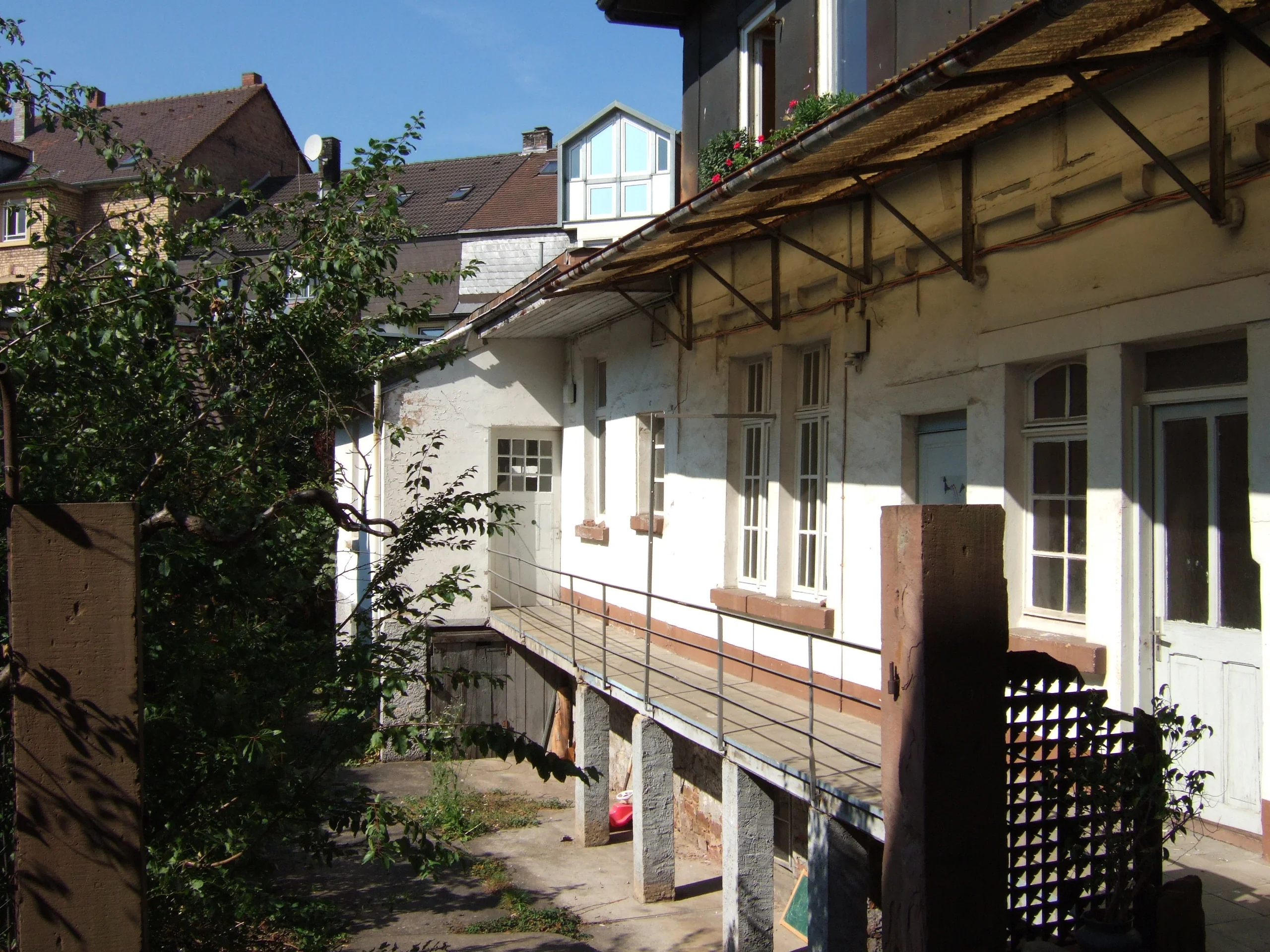 Saniertes Rückgebäude mit grosser Südterrasse und Gartenbereich in KA-Durlach / Komplettsanierung mit Denkmalabschreibung