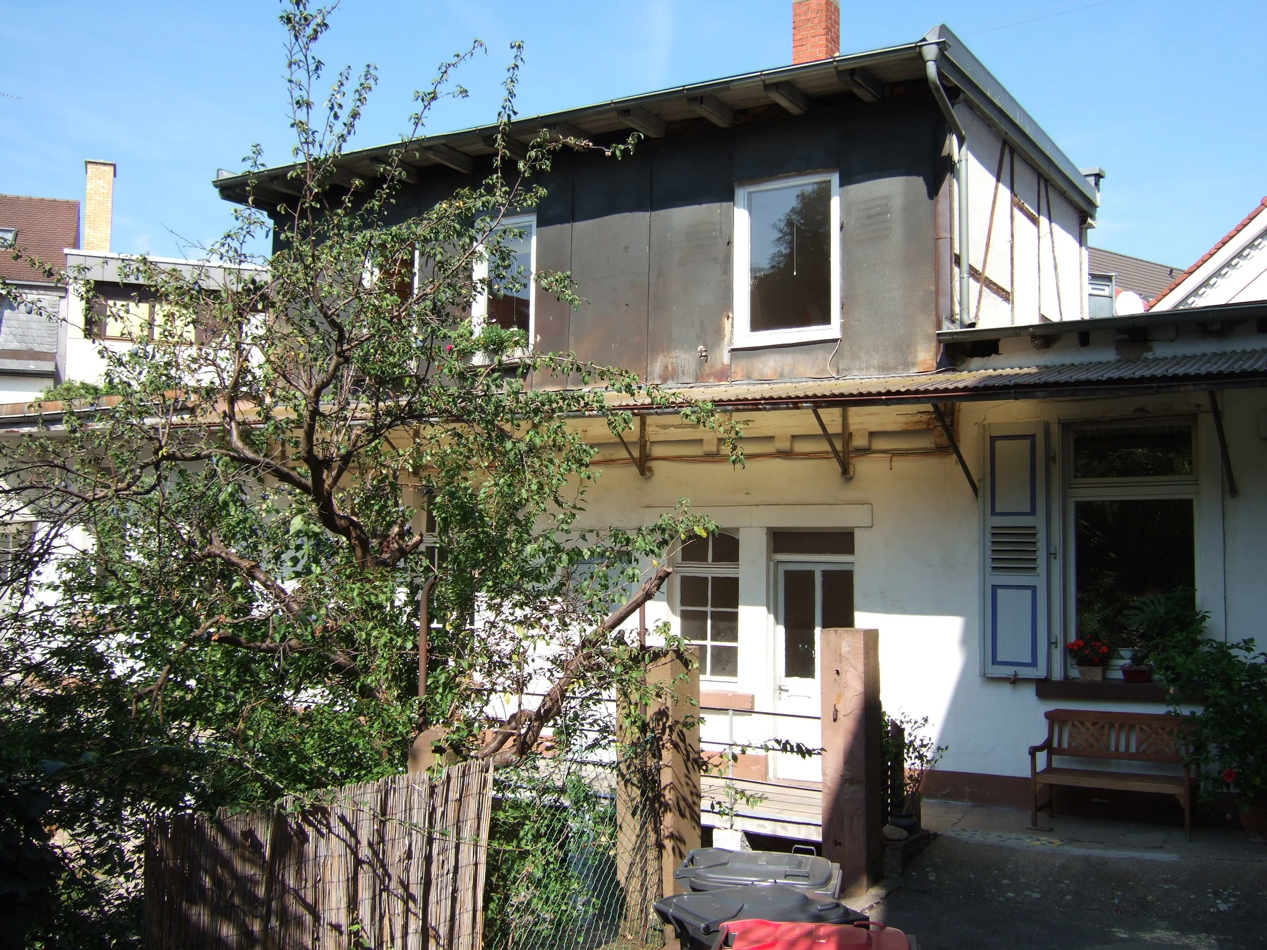 Saniertes Rückgebäude mit grosser Südterrasse und Gartenbereich in KA-Durlach / Komplettsanierung mit Denkmalabschreibung