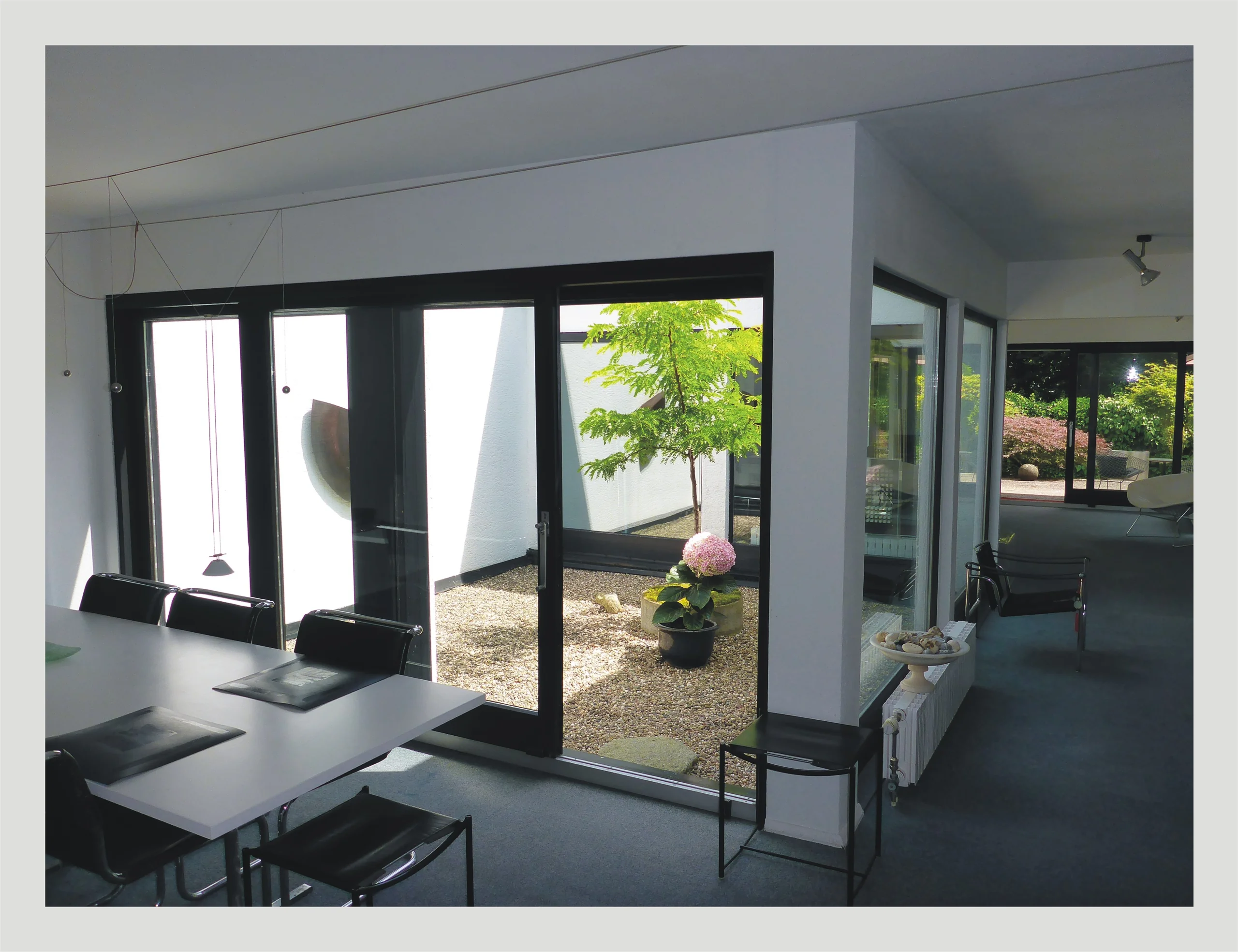 KA-Waldstadt / geräumiger Bungalow mit Terrasse, tollem Gartenbereich und zwei Garagen in ruhiger Waldrandlage / freiwerdend