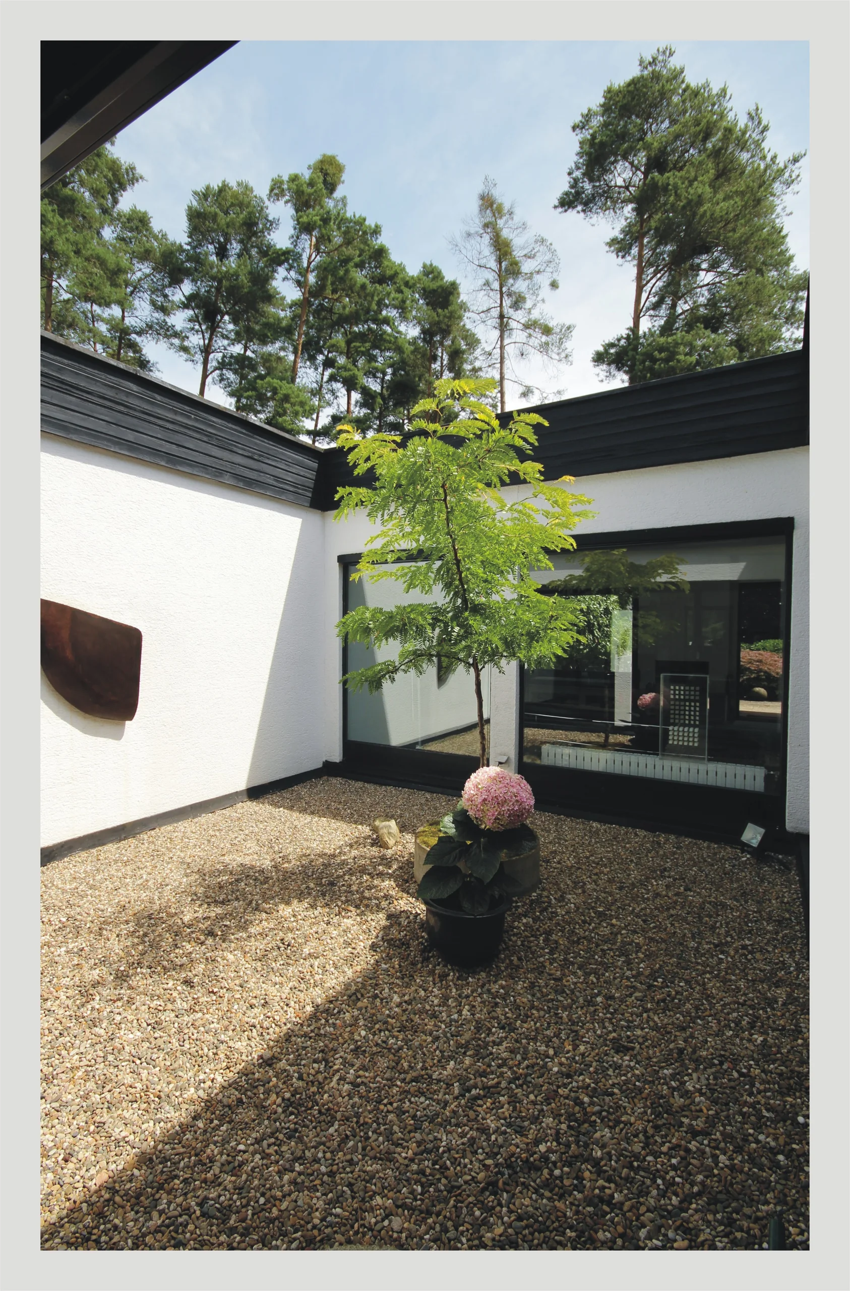 KA-Waldstadt / geräumiger Bungalow mit Terrasse, tollem Gartenbereich und zwei Garagen in ruhiger Waldrandlage / freiwerdend