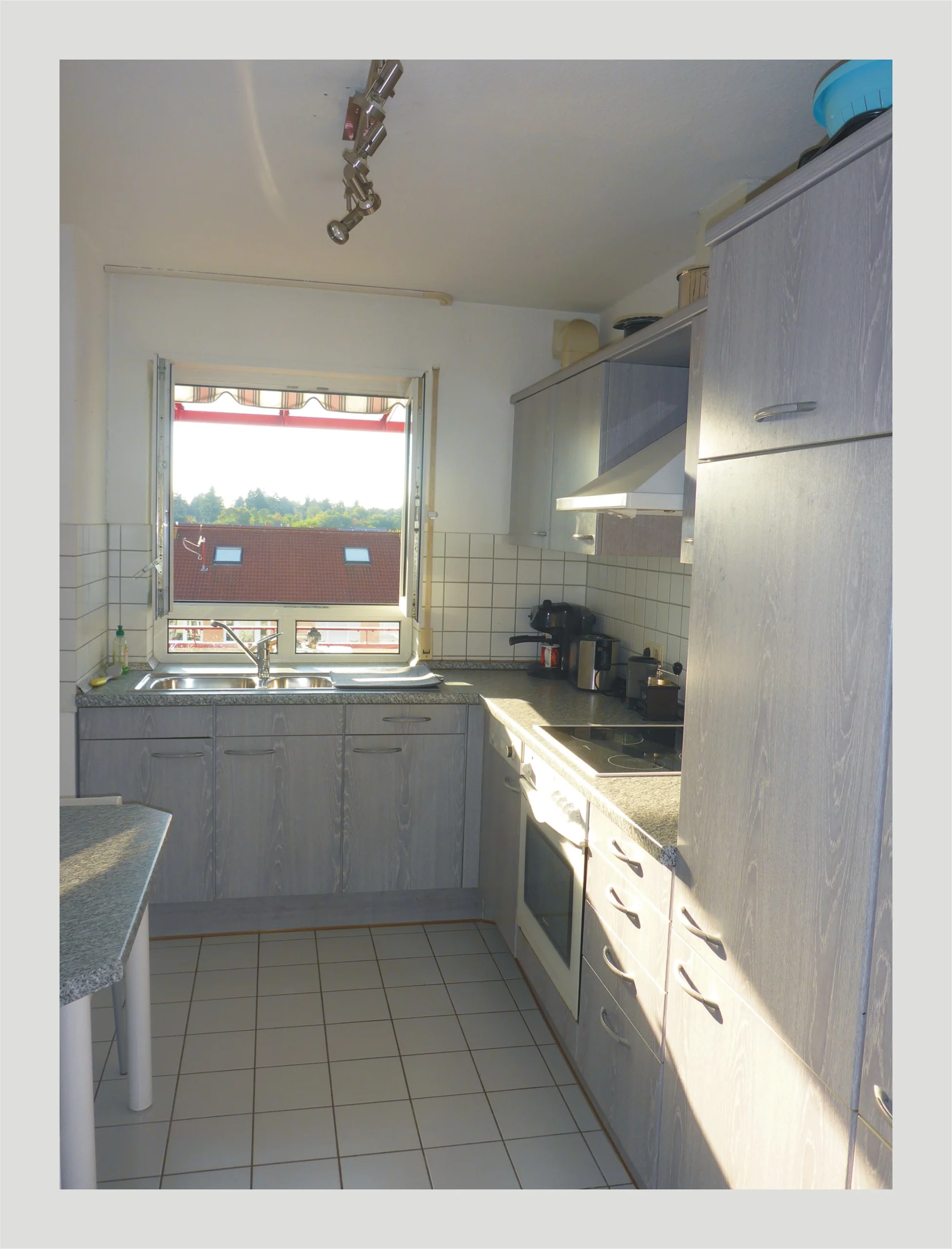 helle und gepflegte 2-Zimmer-Wohnung mit Balkon und Tiefgaragenstellplatz in toller Wohnlage / zeitnah bezugsfrei