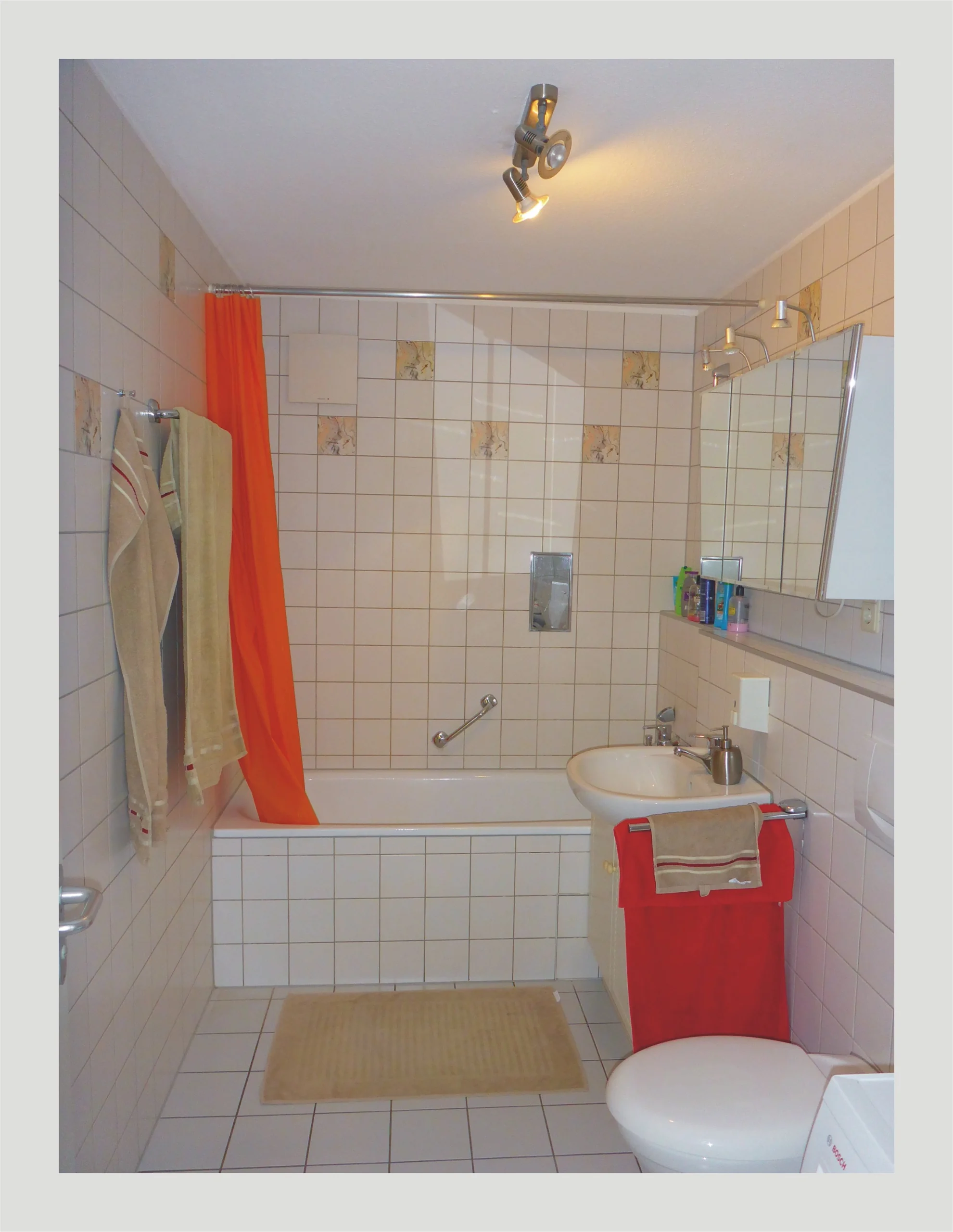 helle und gepflegte 2-Zimmer-Wohnung mit Balkon und Tiefgaragenstellplatz in toller Wohnlage / zeitnah bezugsfrei