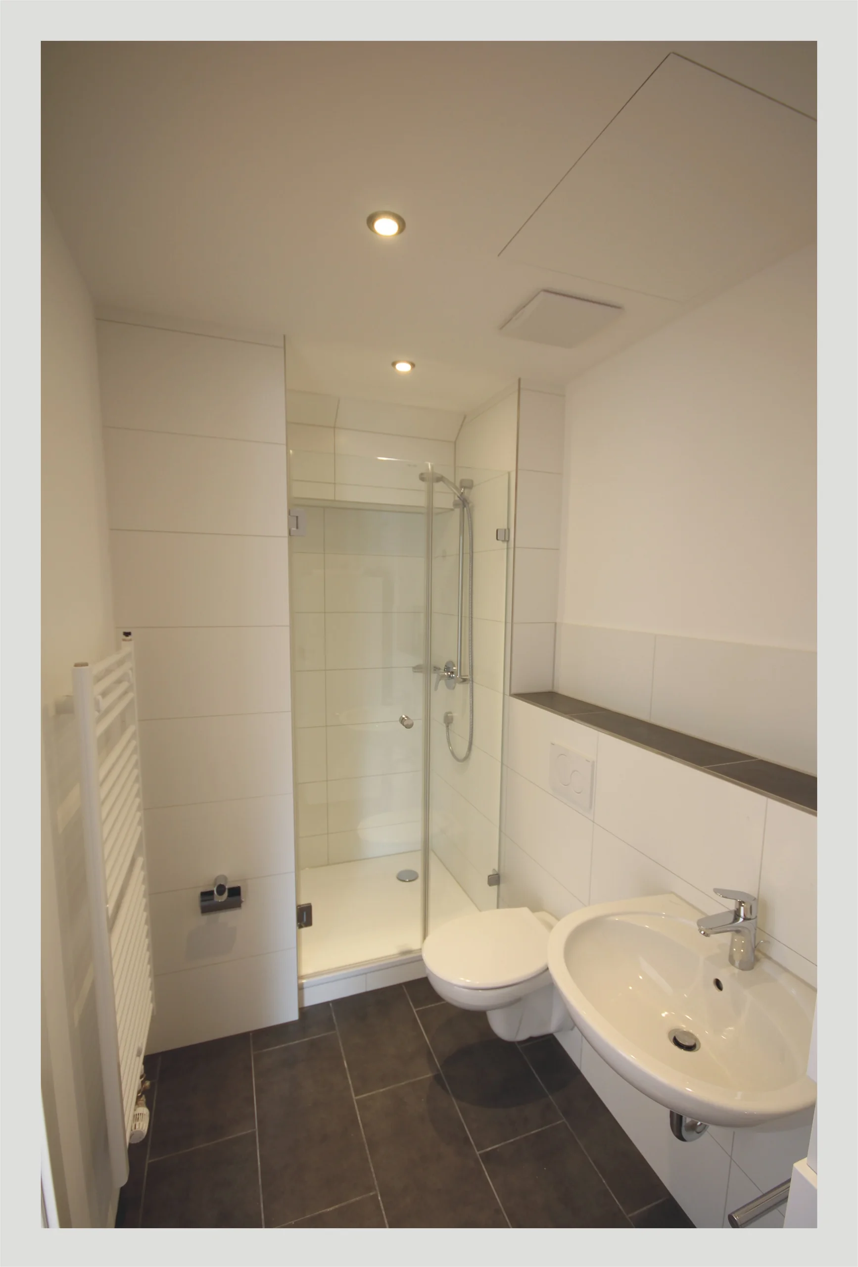 Erstbezug nach Sanierung / hochwertige und helle 6-Zi-DG-Maisonette-Studio-Whg mit Balkon, Dachterrasse, Garten uvm. in direkter Nähe zur Günther-Klotz-Anlage