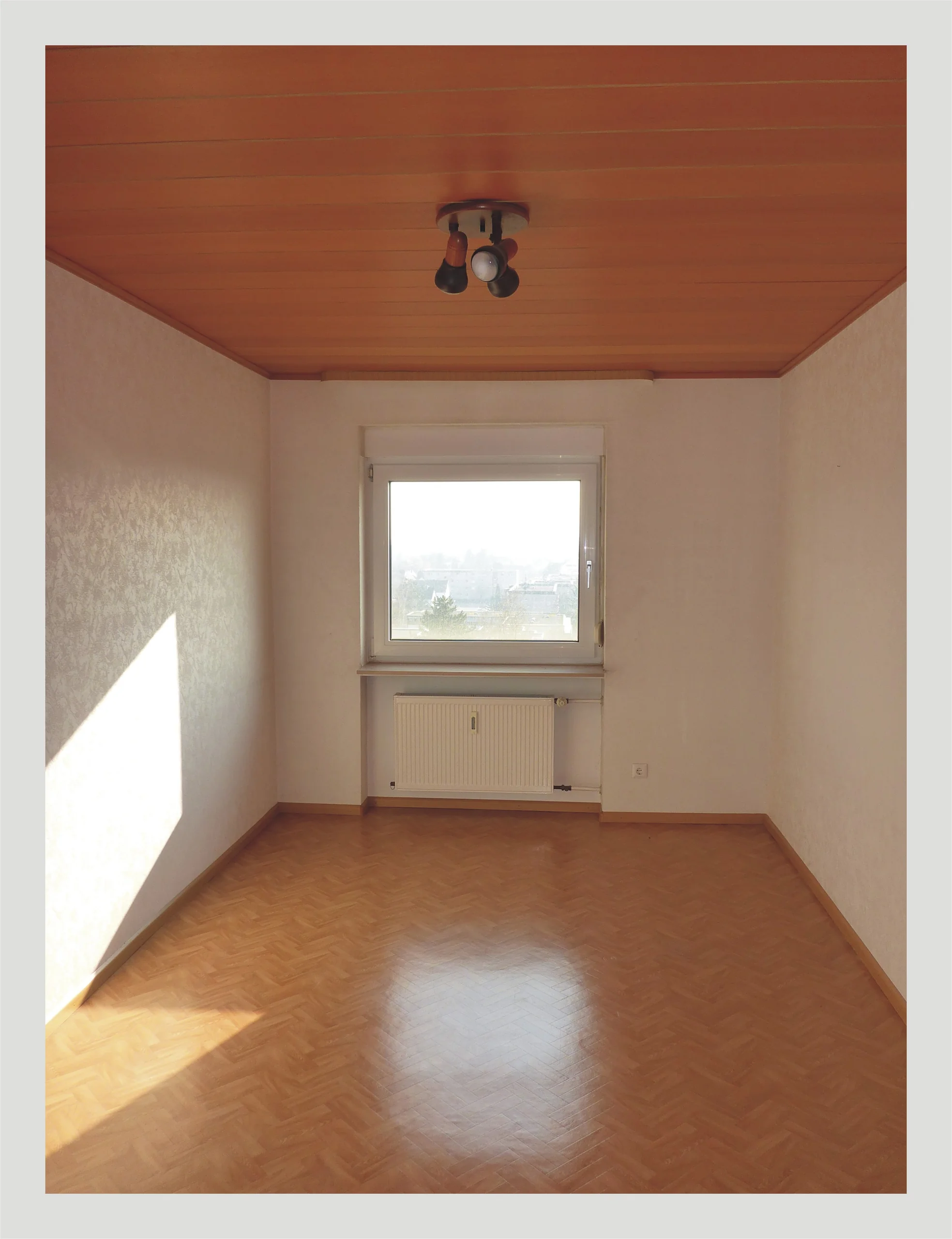 helle & gut geschnittene 3-Zi-Wohnung mit Süd-West-Loggia, Weitblick und Garage / sofort bezugsfrei