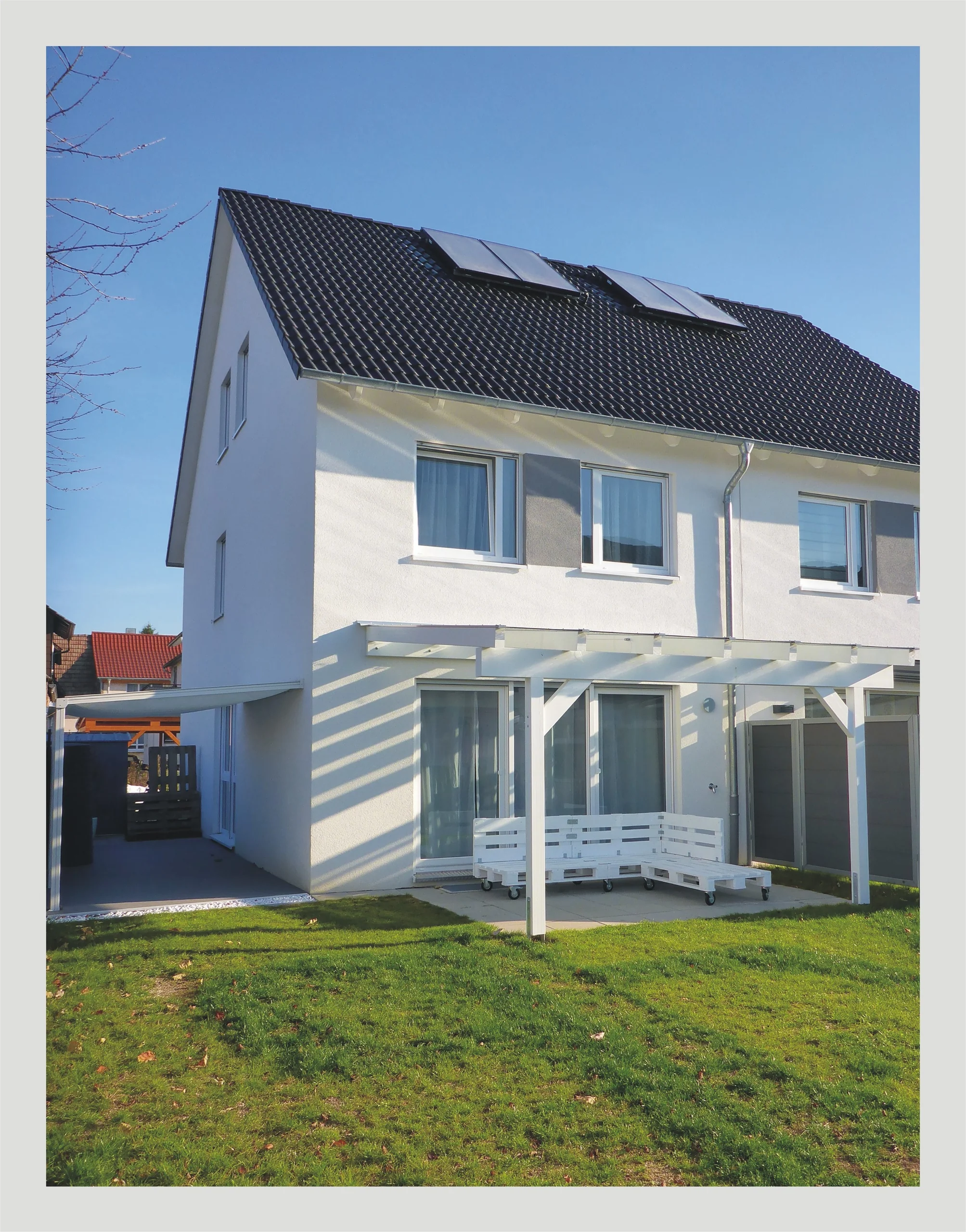 Bietigheim / gepflegte Doppelhaushälfte mit Terrassen, Gartenbereich und KFZ-Stellplätzen in zentraler und ruhiger Lage / zeitnah bezugsfrei!