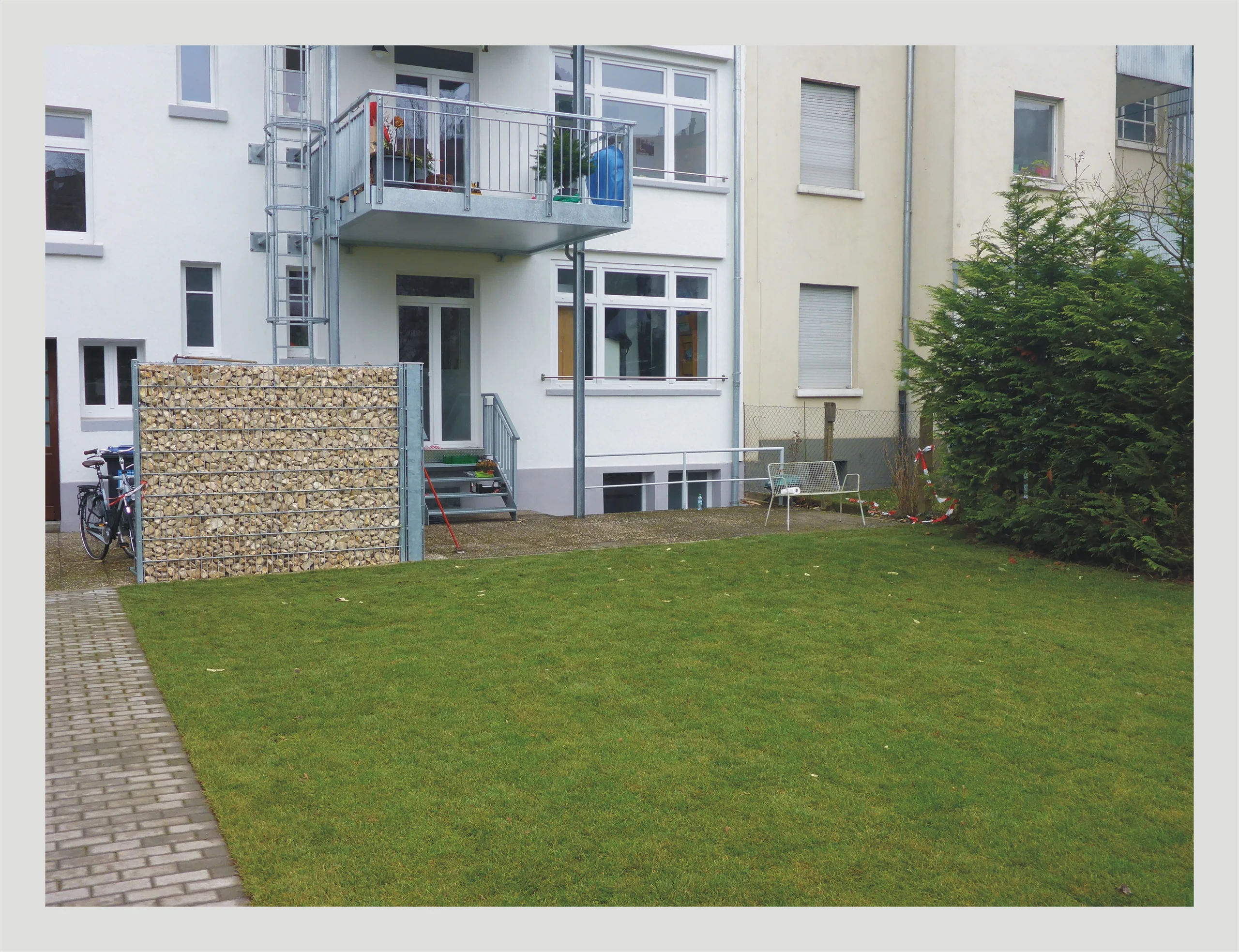 KA-Weststadt / vermietete 3-Zi-Altbau-Whg mit Loggia, Terrasse und direktem Garten, Keller, Hobbykeller, uvm! / Nähe zur Günther-Klotz-Anlage