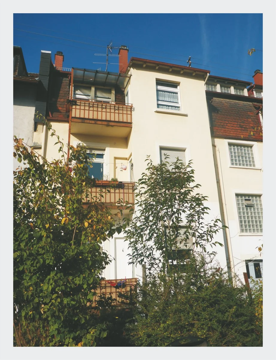 Karlsruhe-Grünwinkel / stilvolles Mehrfamilienhaus mit 6 Wohnungen, 3 davon bezugsfrei - mit Balkonen, Terrasse und schönem Garten - Zusätzliche Ausbaureserve im Speicher