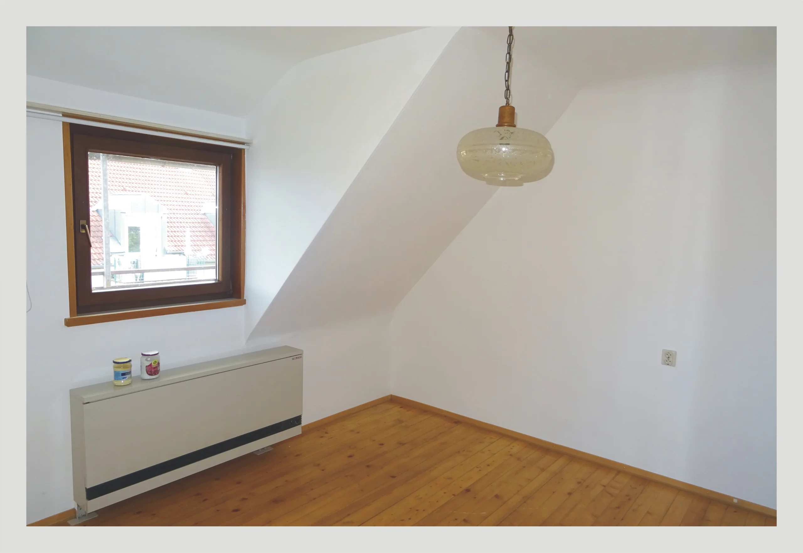 Pfinztal-Söllingen / Einfamilienhaus mit Garage-Werkstattgebäude, Garten und neuer Einbauküche / sofort bezugsfrei