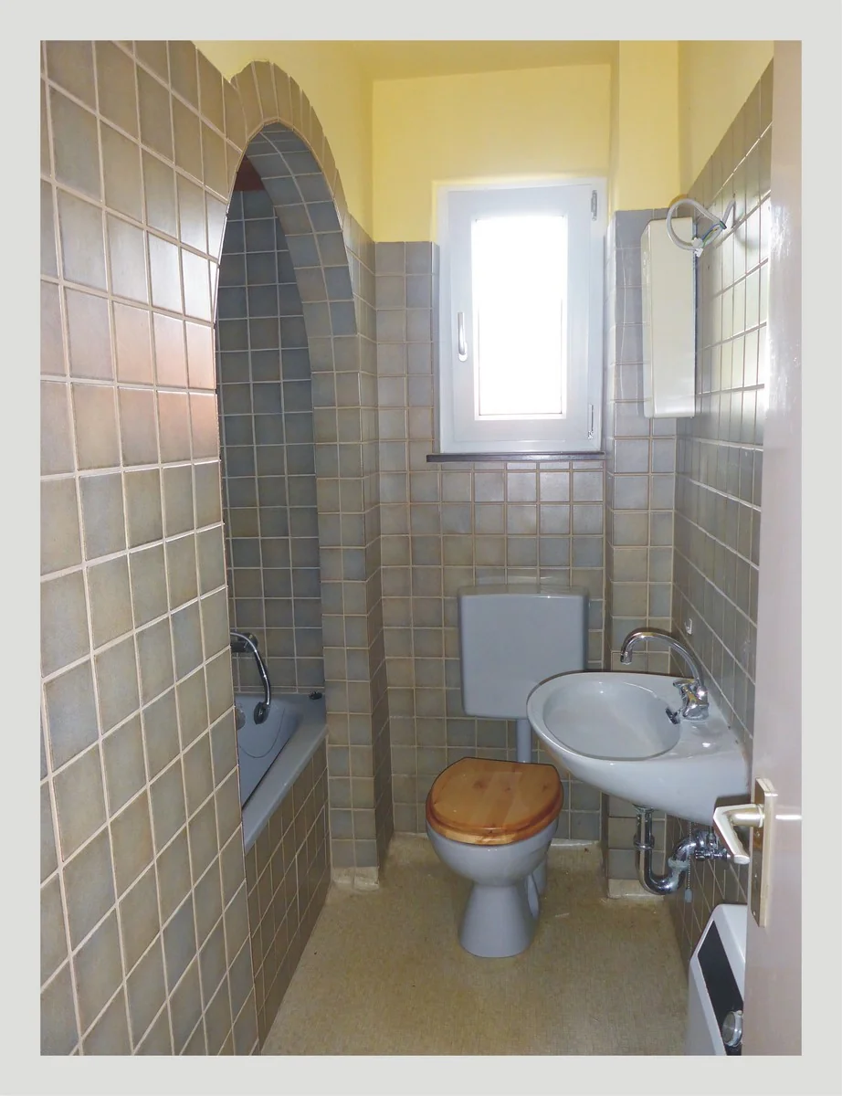 Pfinztal-Söllingen / Einfamilienhaus mit Garage-Werkstattgebäude, Garten und neuer Einbauküche / sofort bezugsfrei