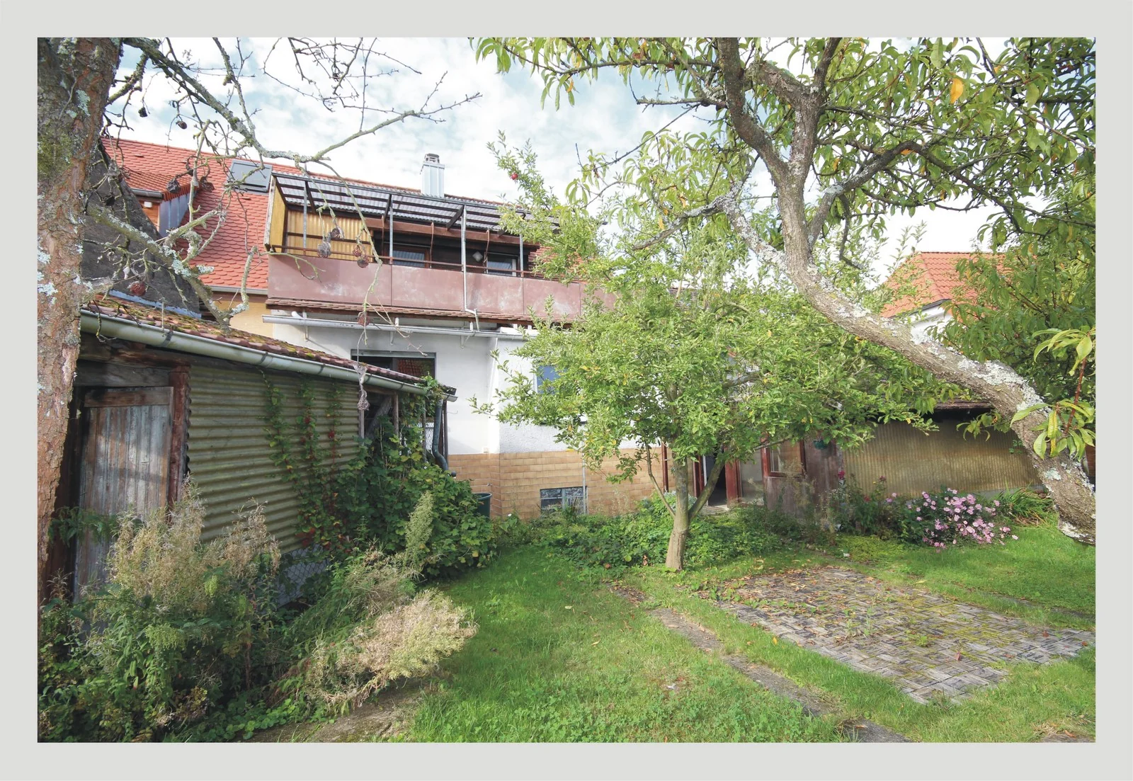 Pfinztal-Söllingen / Einfamilienhaus mit Garage-Werkstattgebäude, Garten und neuer Einbauküche / sofort bezugsfrei