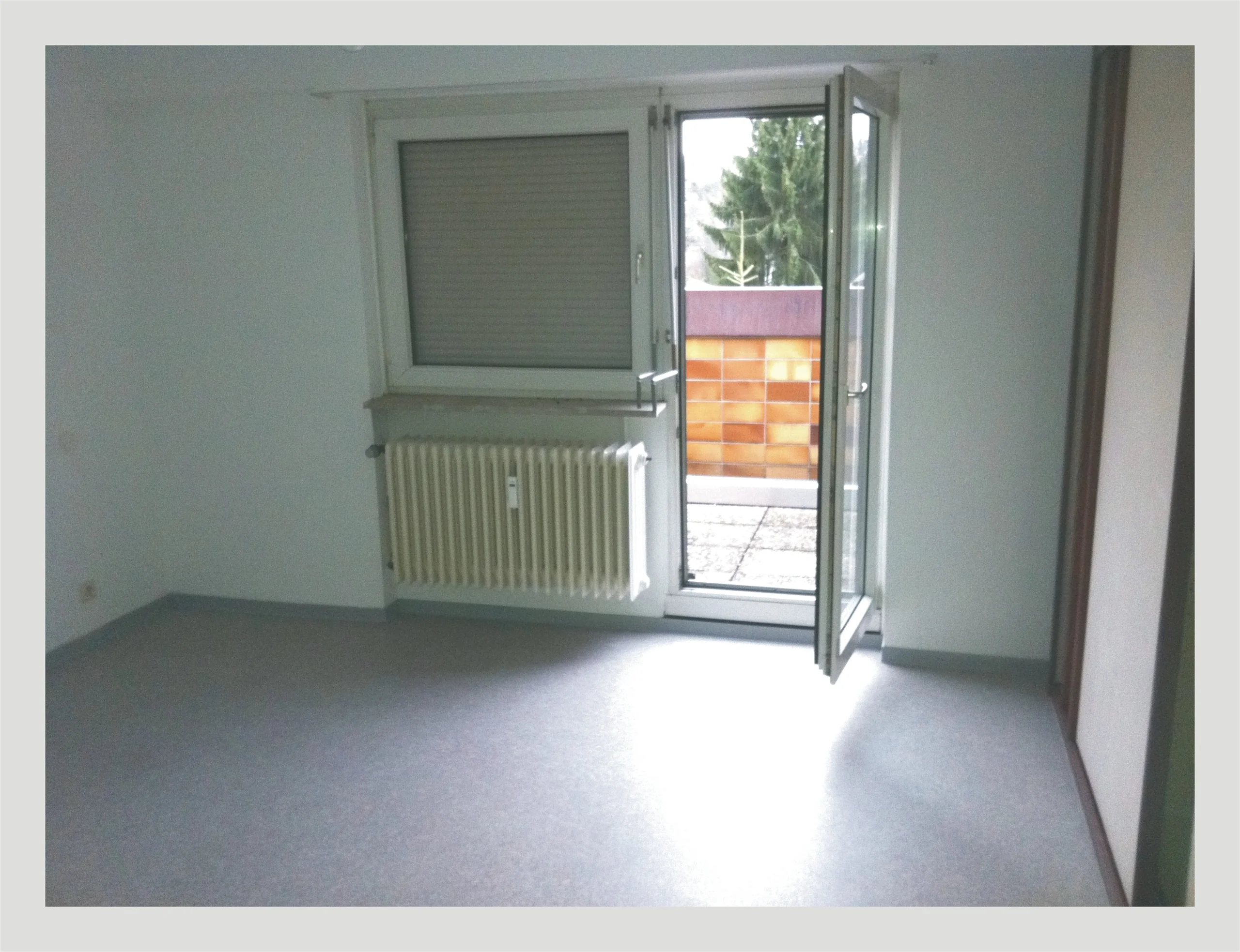 gepflegte 2-Zimmer-DG-Whg mit Einbauküche & Süd-Dachloggia / vermietet