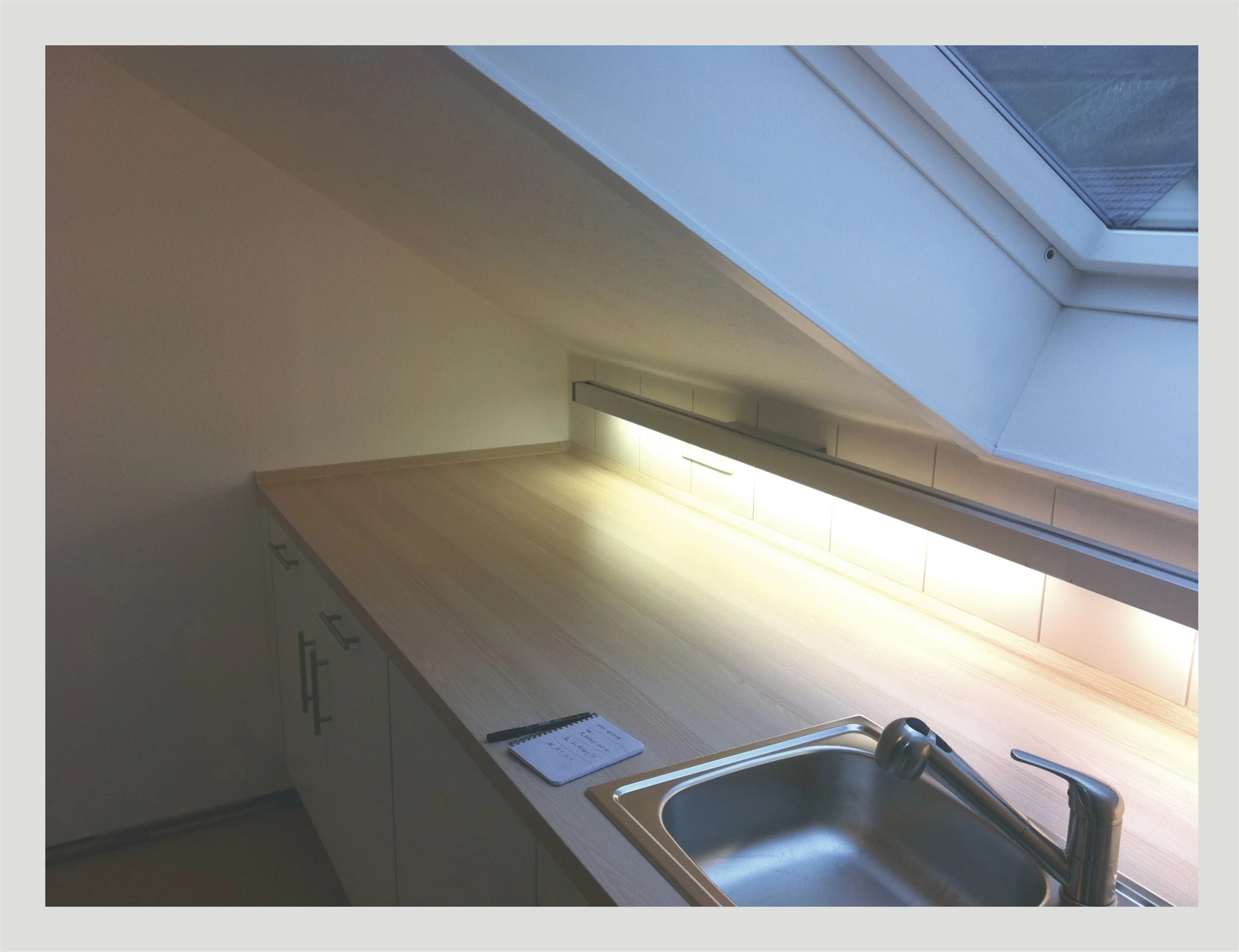gepflegte 2-Zimmer-DG-Whg mit Einbauküche & Süd-Dachloggia / vermietet