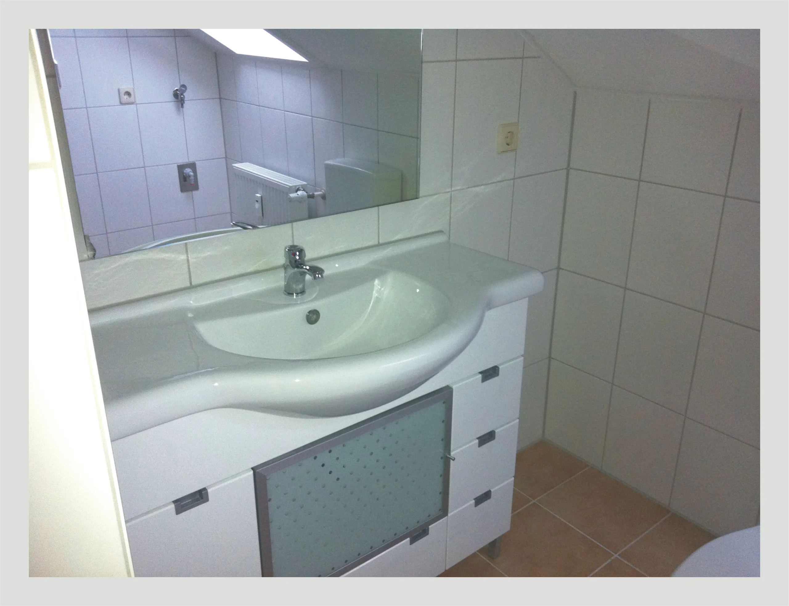 gepflegte 2-Zimmer-DG-Whg mit Einbauküche & Süd-Dachloggia / vermietet