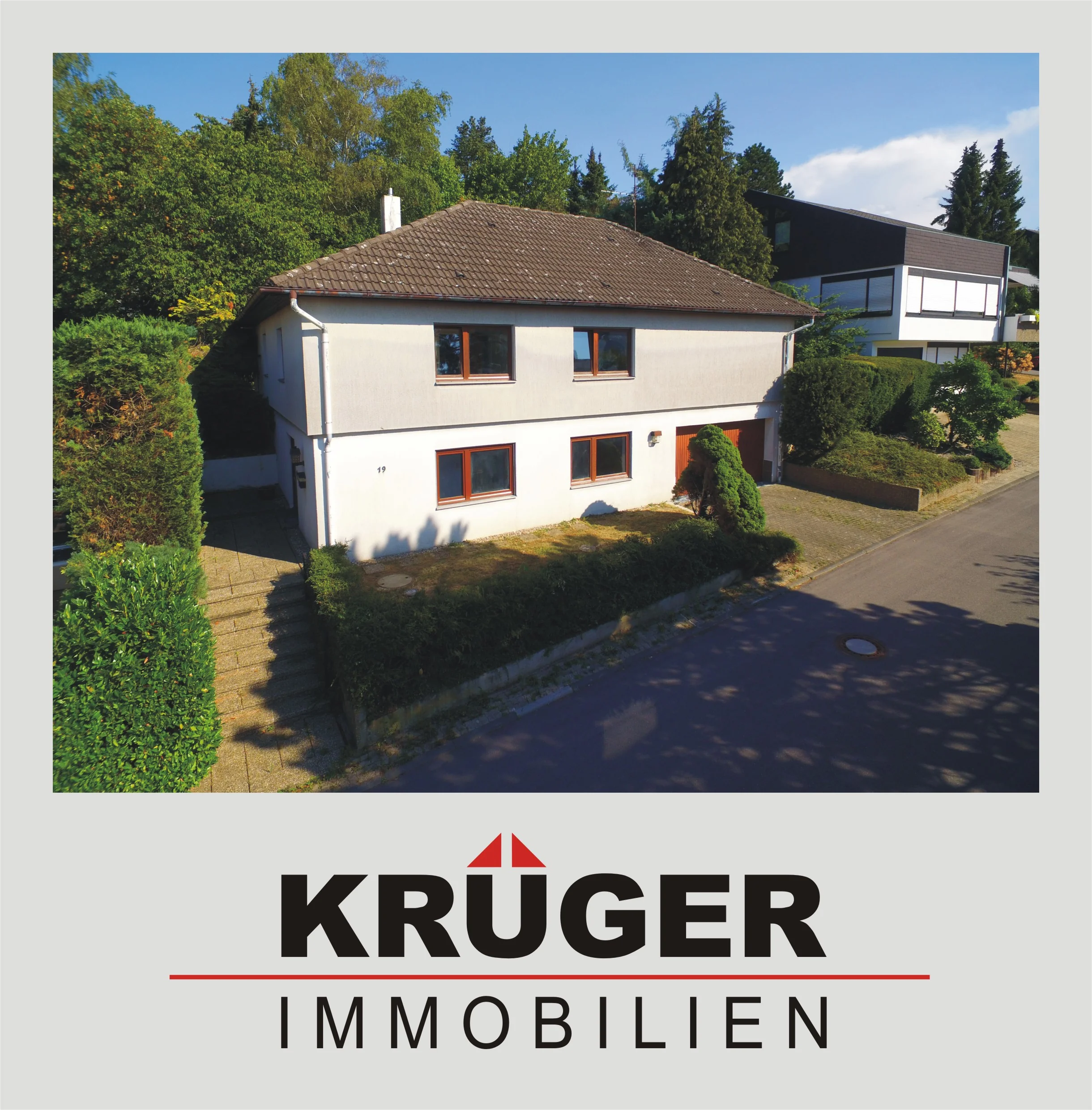 tolles Einfamilienhaus auf großzügigem Grundstück in ruhiger Ortsrand-Hanglage von Karlsruhe-Stupferich mit Terrasse, Garage, Dachboden als Ausbaureserve, uvm.