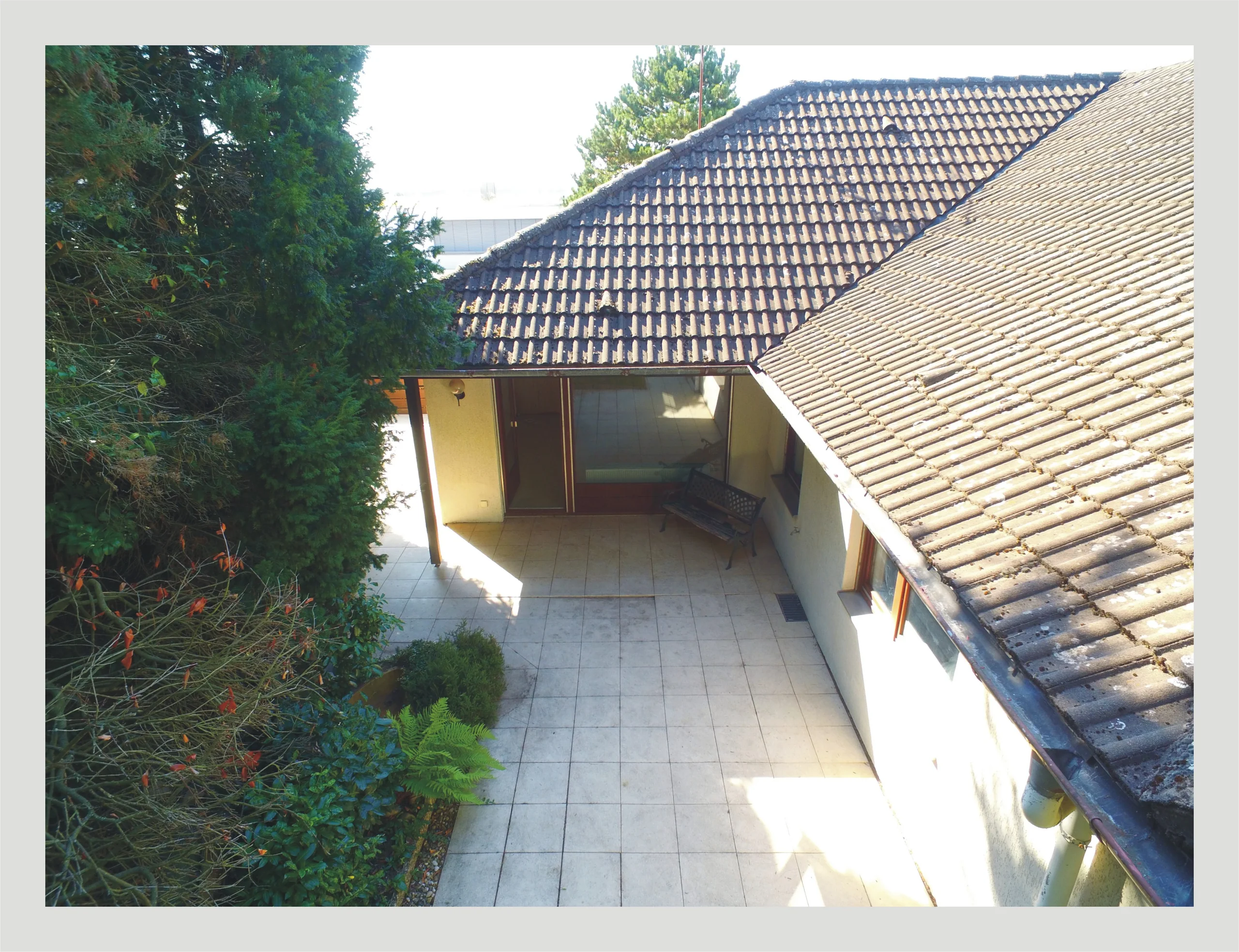 tolles Einfamilienhaus auf großzügigem Grundstück in ruhiger Ortsrand-Hanglage von Karlsruhe-Stupferich mit Terrasse, Garage, Dachboden als Ausbaureserve, uvm.