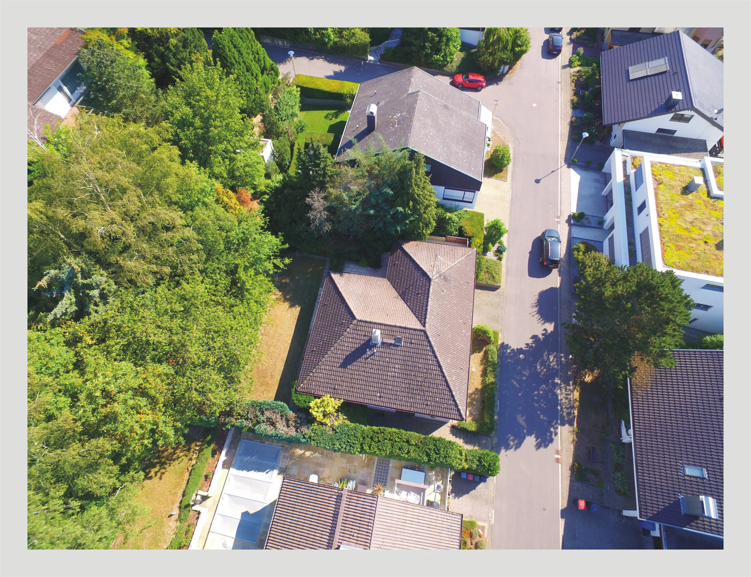 tolles Einfamilienhaus auf großzügigem Grundstück in ruhiger Ortsrand-Hanglage von Karlsruhe-Stupferich mit Terrasse, Garage, Dachboden als Ausbaureserve, uvm.