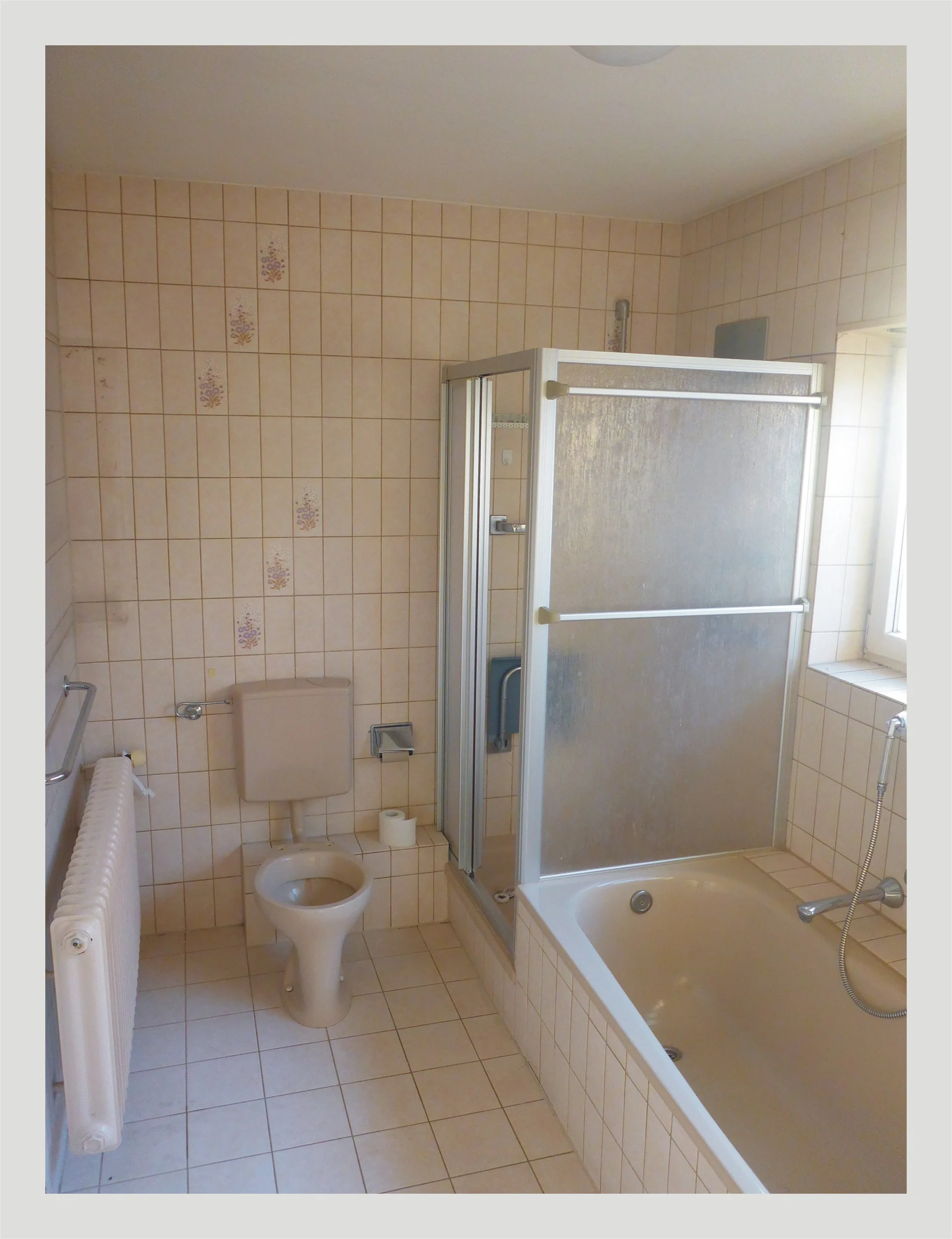 KA-Durlach / Einfamilienhaus in zentraler Wohnlage mit Terrasse, Garten und TG-Stellplätzen / bezugsfrei