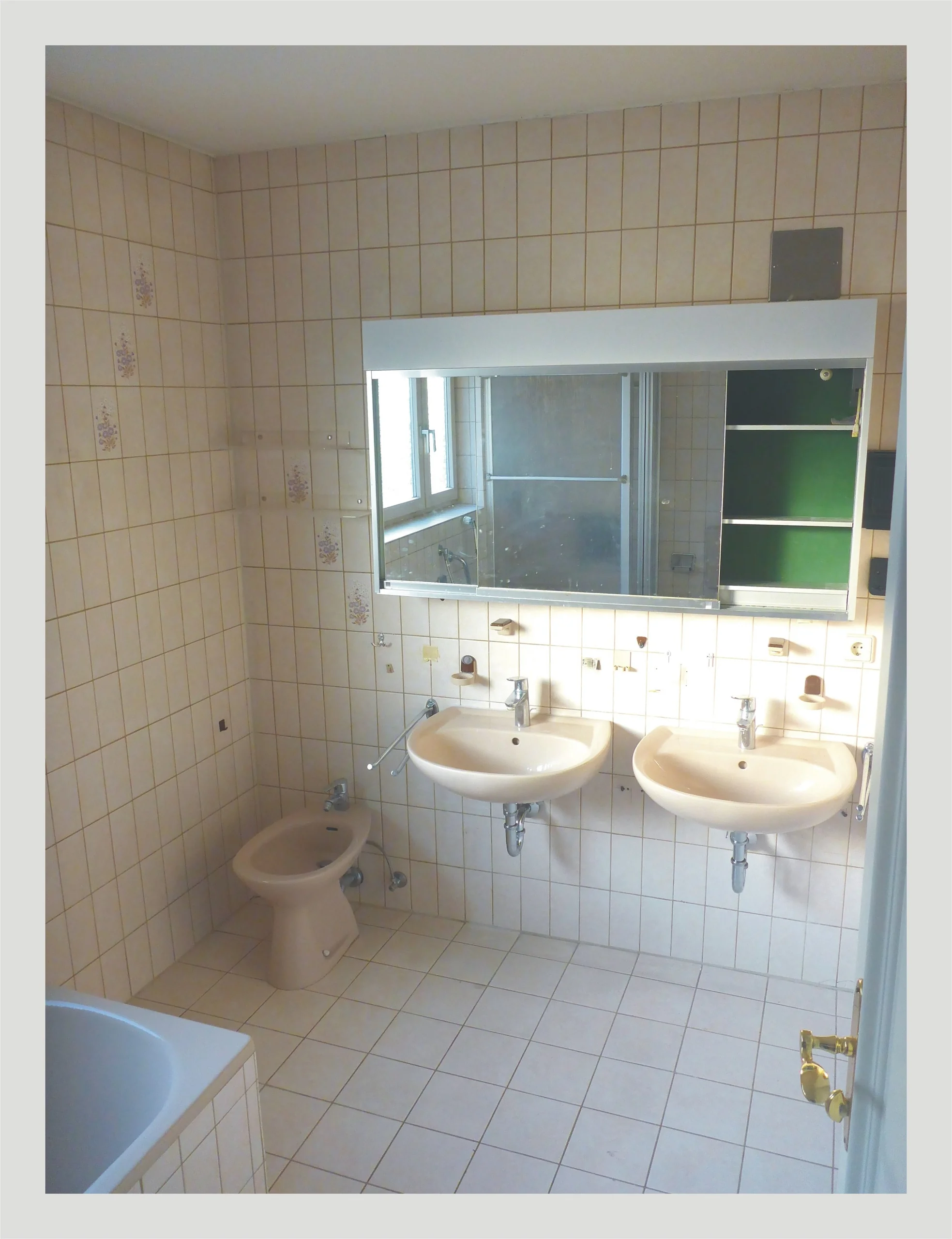 KA-Durlach / Einfamilienhaus in zentraler Wohnlage mit Terrasse, Garten und TG-Stellplätzen / bezugsfrei
