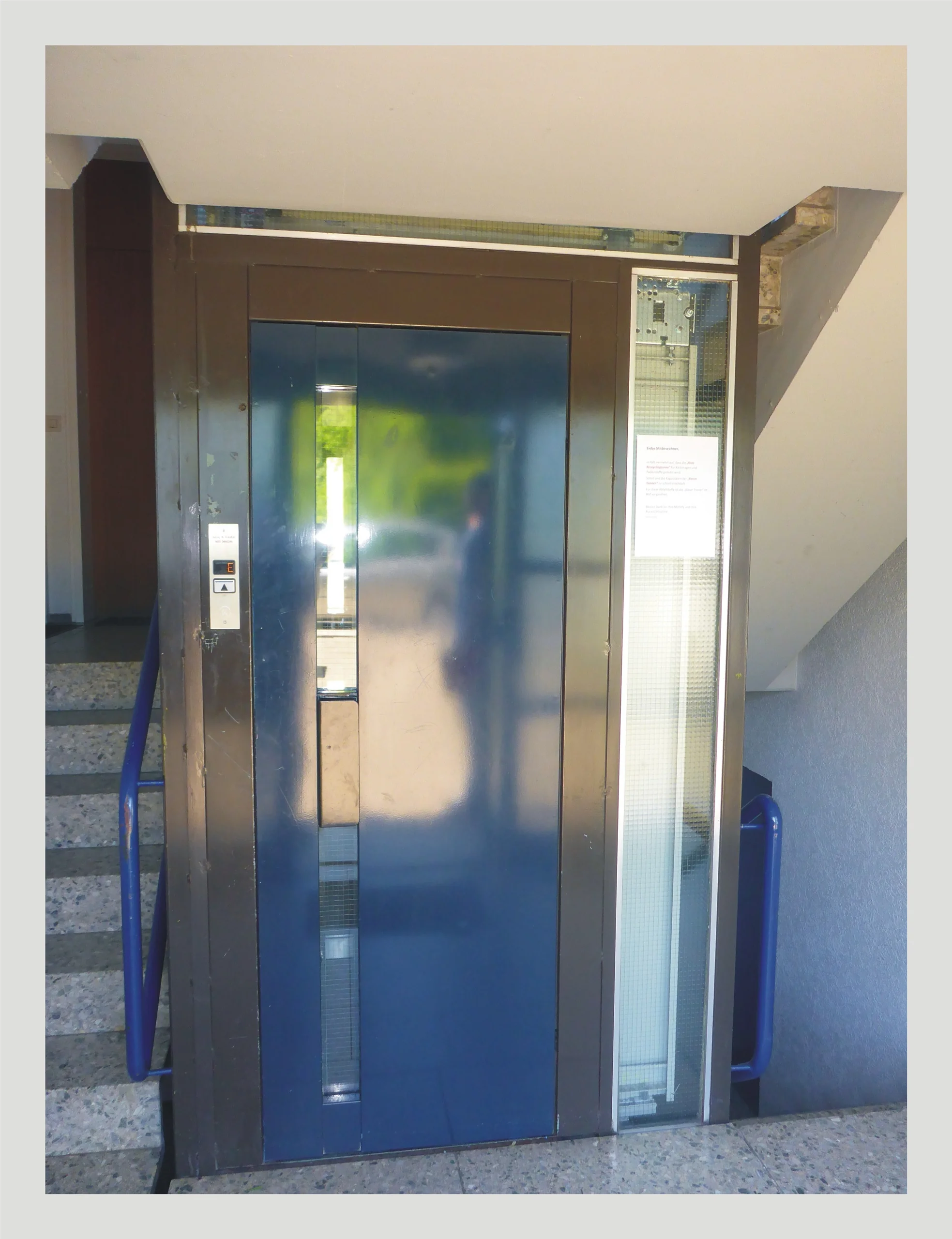 KA-Wolfartsweier / helle und gemütliche 2,5-Zimmer-Wohnung mit Nordost- & Südwest-Balkon, Personenaufzug uvm. / zeitnah bezugsfrei