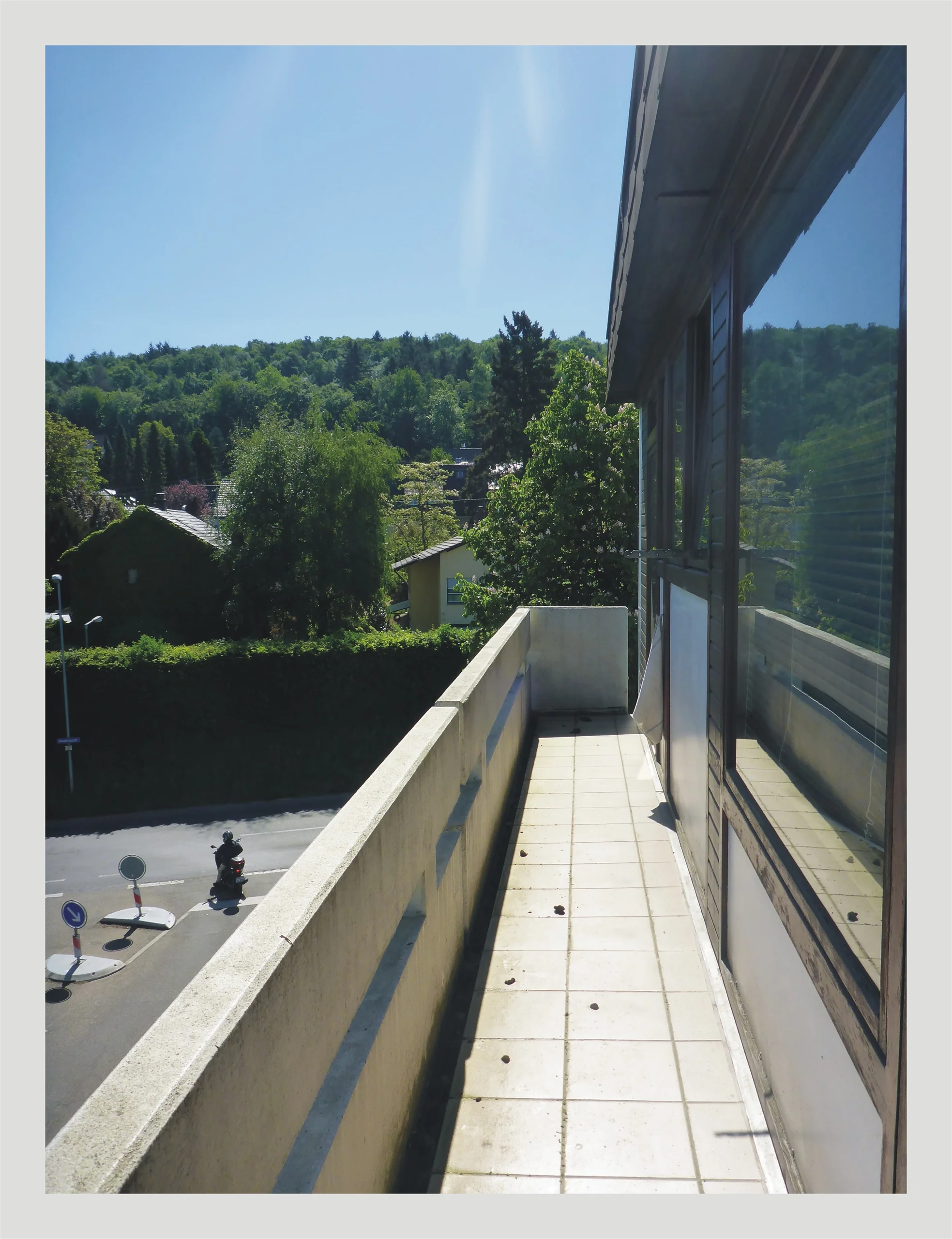 KA-Wolfartsweier / helle und gemütliche 2,5-Zimmer-Wohnung mit Nordost- & Südwest-Balkon, Personenaufzug uvm. / zeitnah bezugsfrei