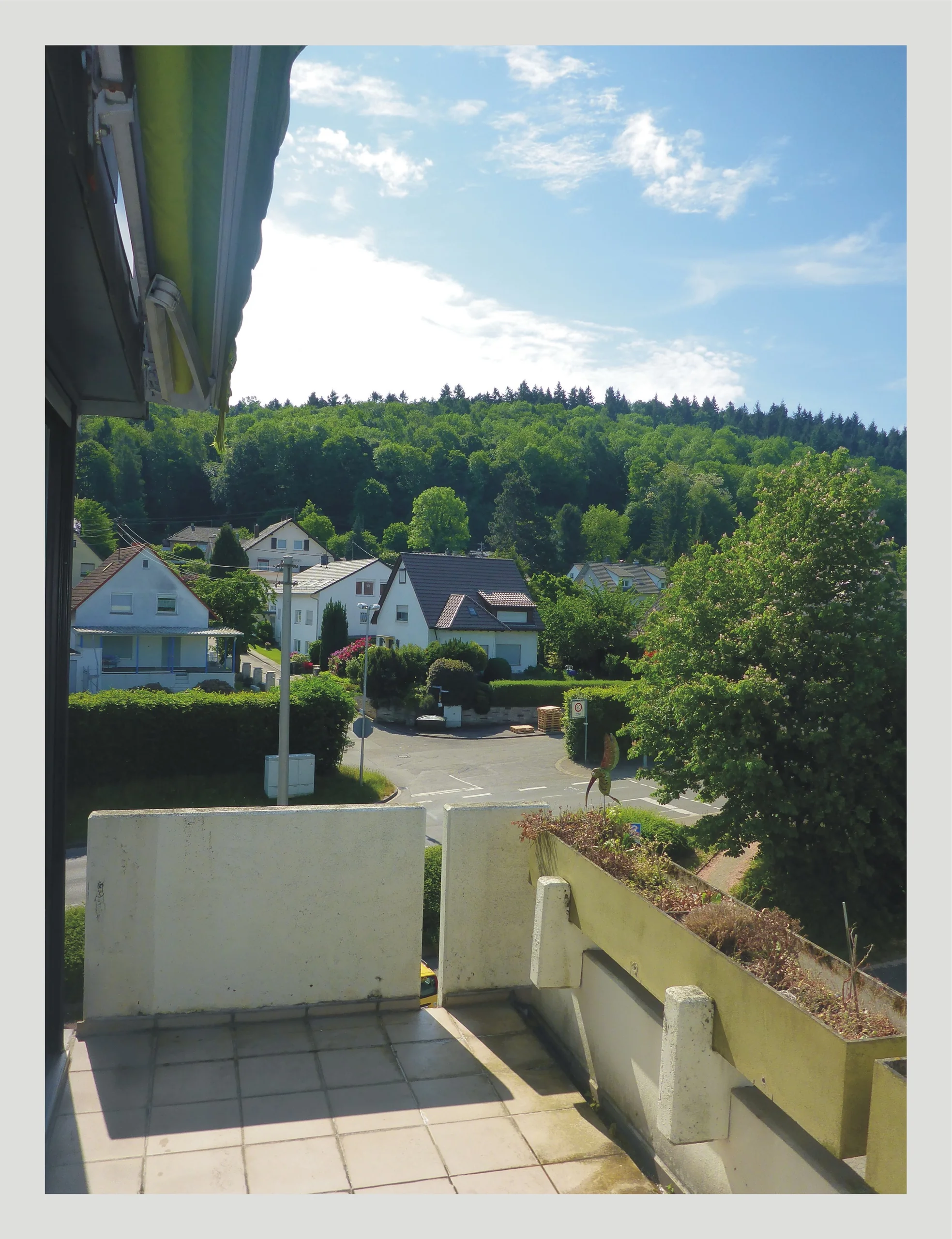 KA-Wolfartsweier / helle und gemütliche 2,5-Zimmer-Wohnung mit Nordost- & Südwest-Balkon, Personenaufzug uvm. / zeitnah bezugsfrei