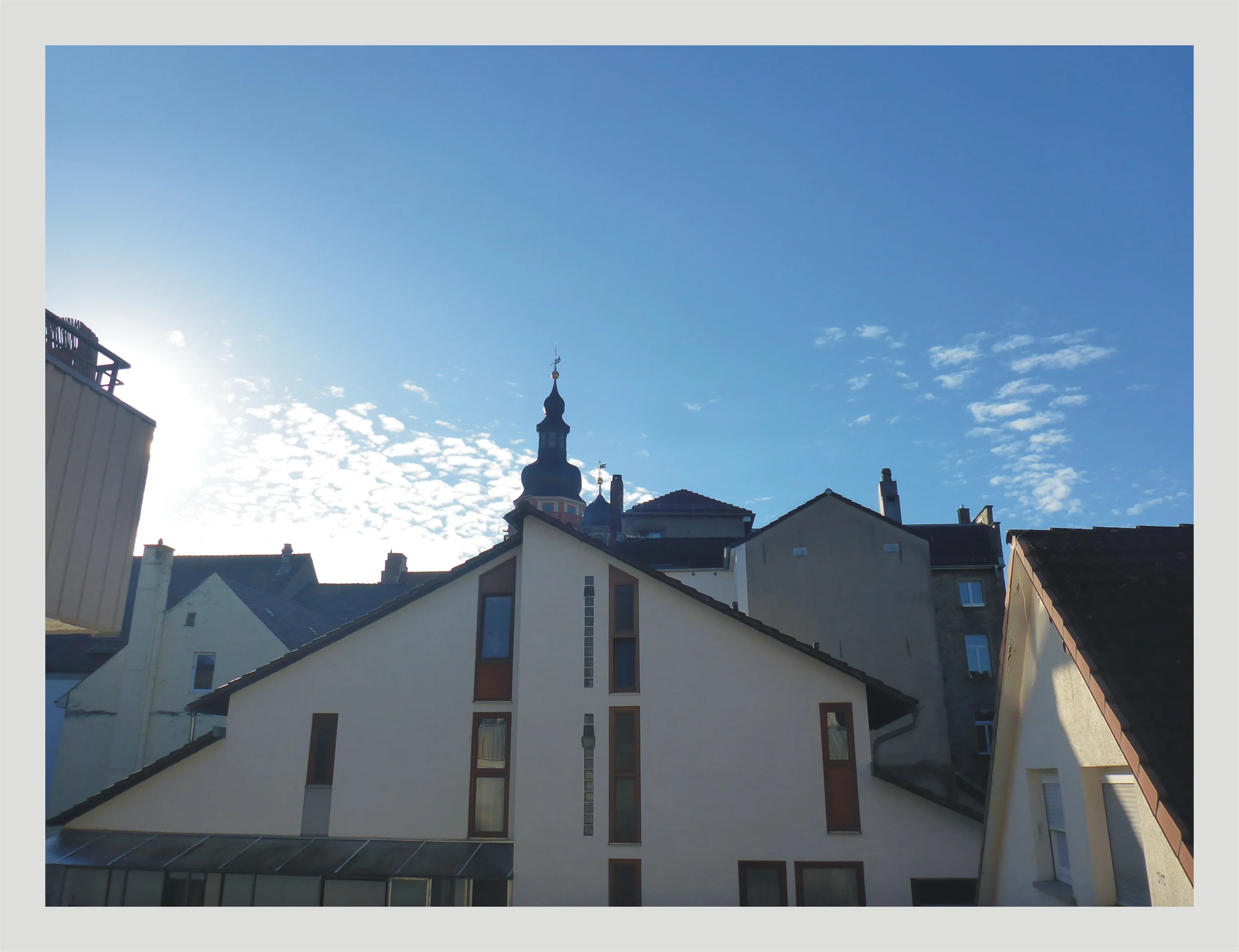 KA-Durlach-Altstadt / helle & gemütliche 2,5-Zimmer-Wohnung mit zwei Balkonen und TG-Stellplatz / bezugsfrei