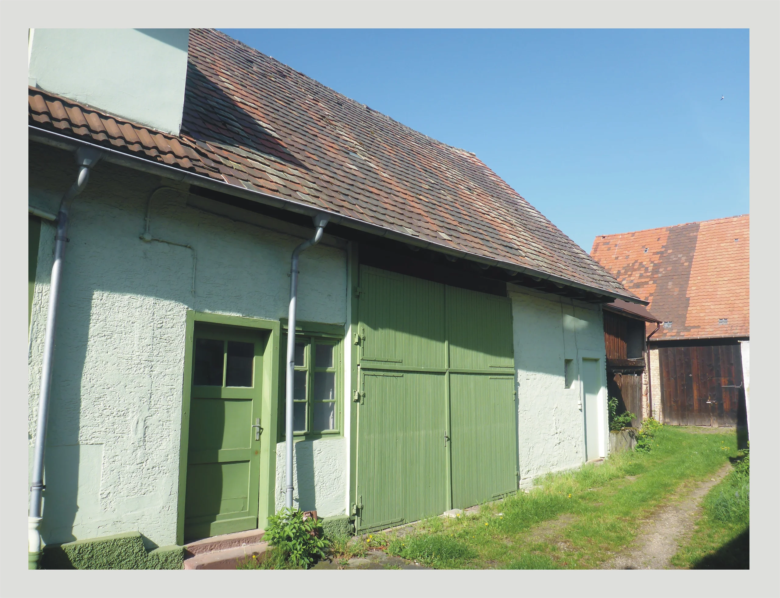 geräumiges Einfamilienhaus mit Scheune, Stallung, Hof- und Garten in Eggenstein / Ausbaureserven