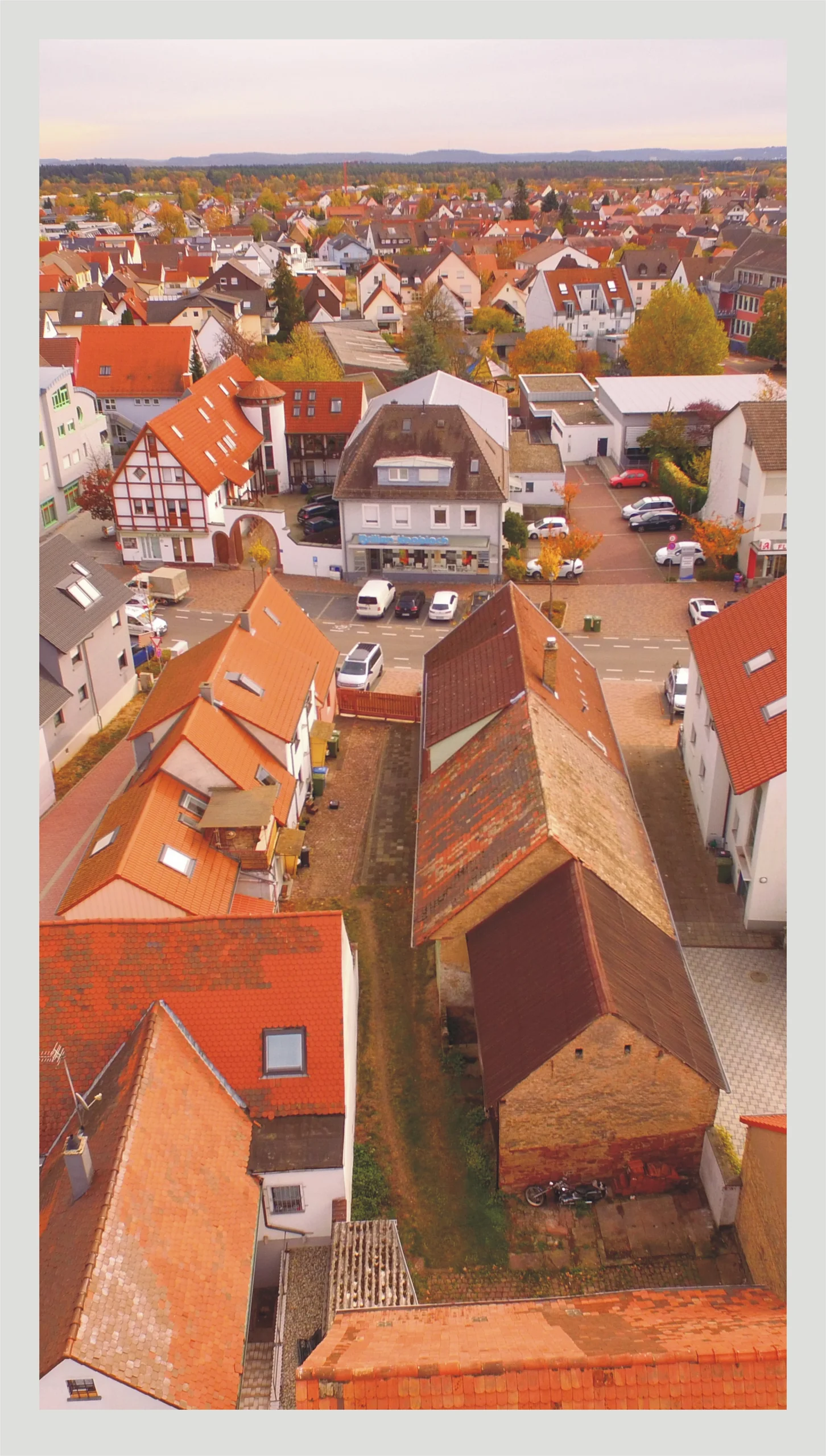 geräumiges Einfamilienhaus mit Scheune, Stallung, Hof- und Garten in Eggenstein / Ausbaureserven