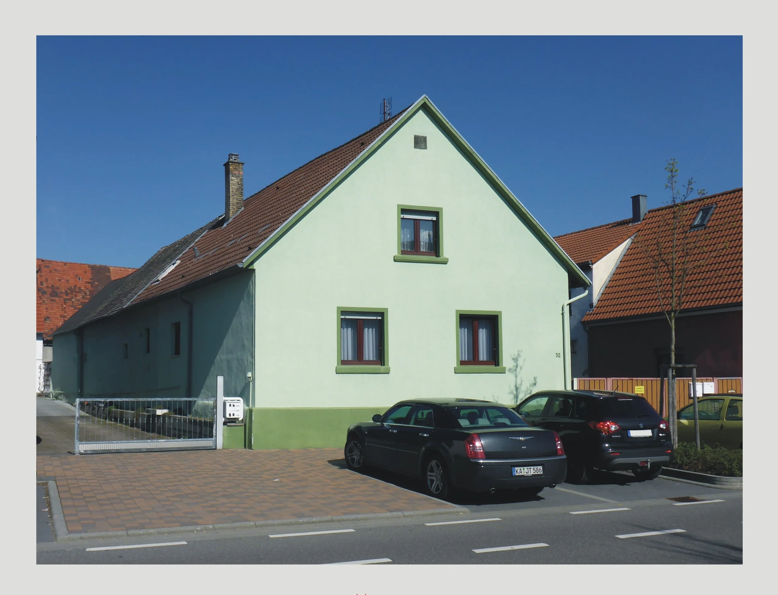 geräumiges Einfamilienhaus mit Scheune, Stallung, Hof- und Garten in Eggenstein / Ausbaureserven