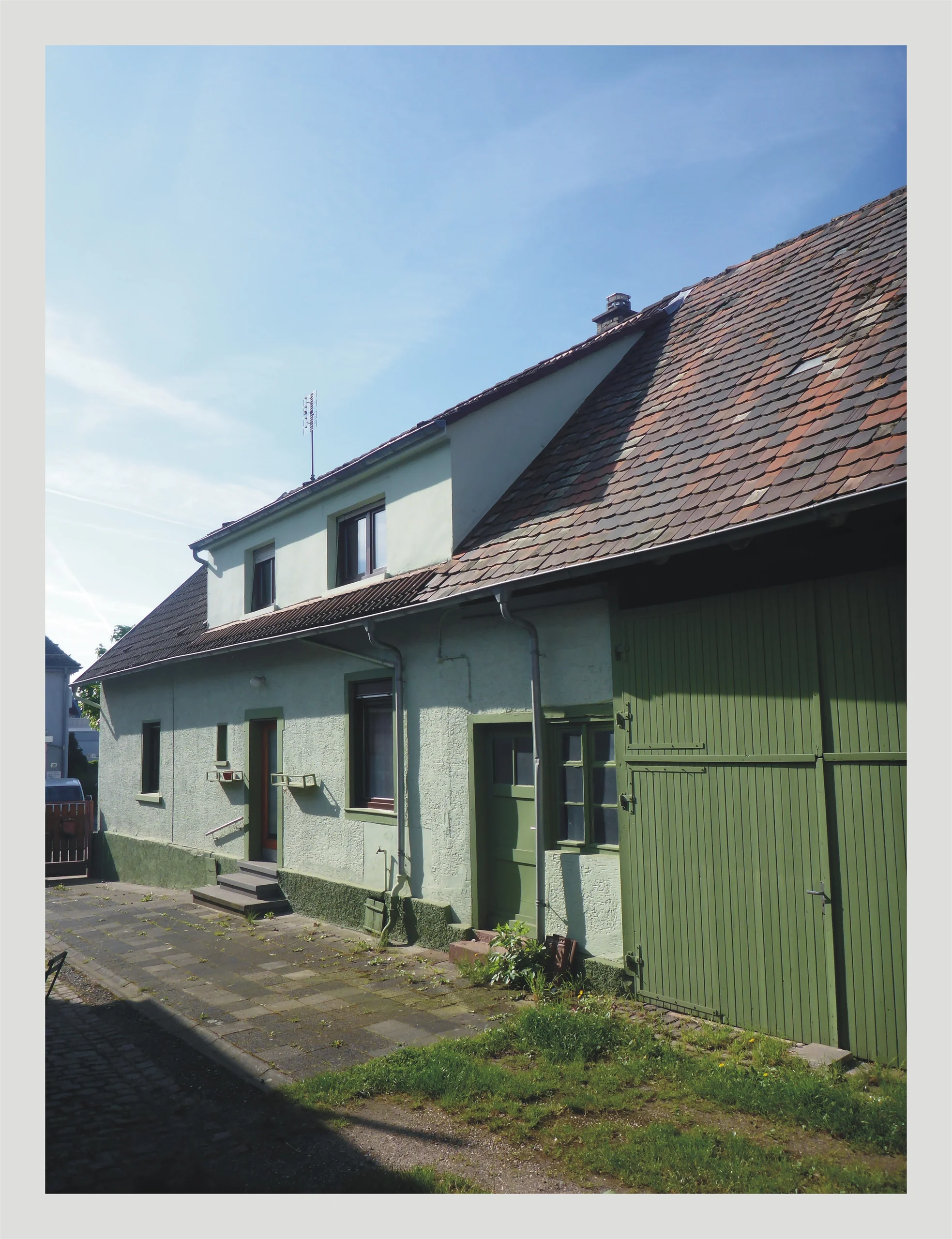 geräumiges Einfamilienhaus mit Scheune, Stallung, Hof- und Garten in Eggenstein / Ausbaureserven