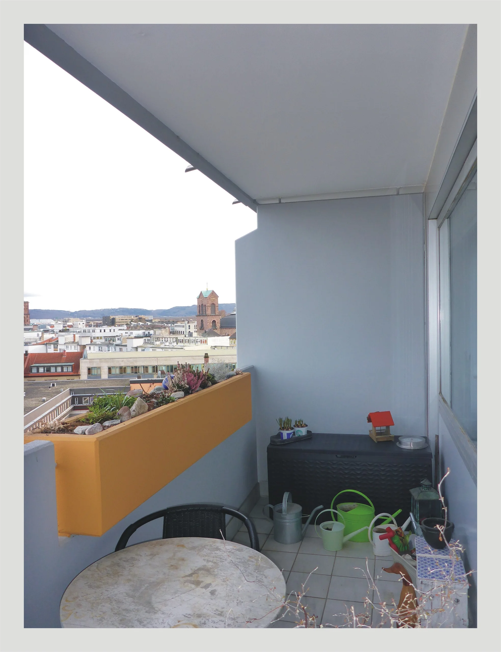 KA-Innenstadt / gepflegte 2,5-Zimmer-Wohnung mit Balkon, 8.OG mit Weitblick, Personenaufzug, TG-Stellplatz  / vermietet