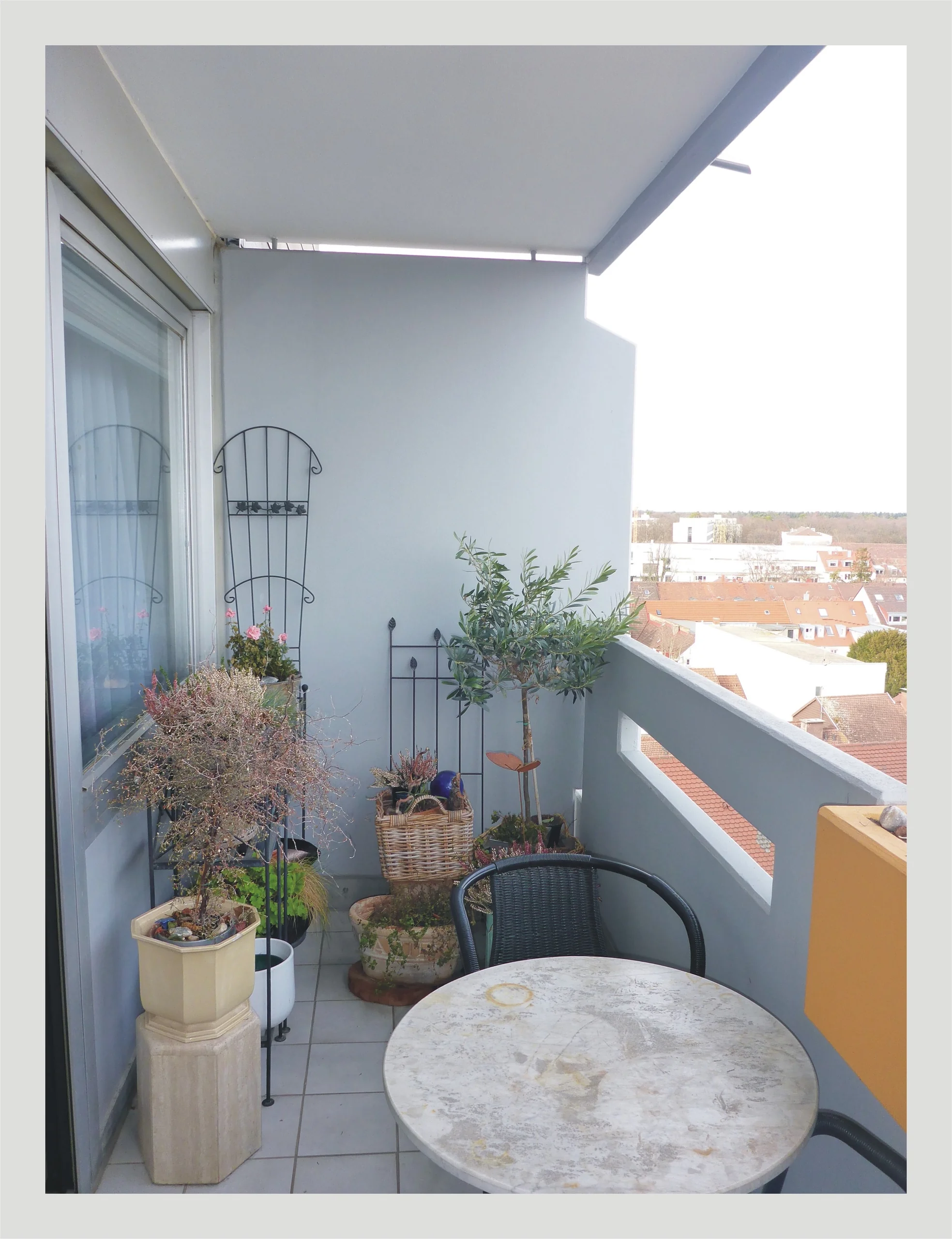 KA-Innenstadt / gepflegte 2,5-Zimmer-Wohnung mit Balkon, 8.OG mit Weitblick, Personenaufzug, TG-Stellplatz  / vermietet