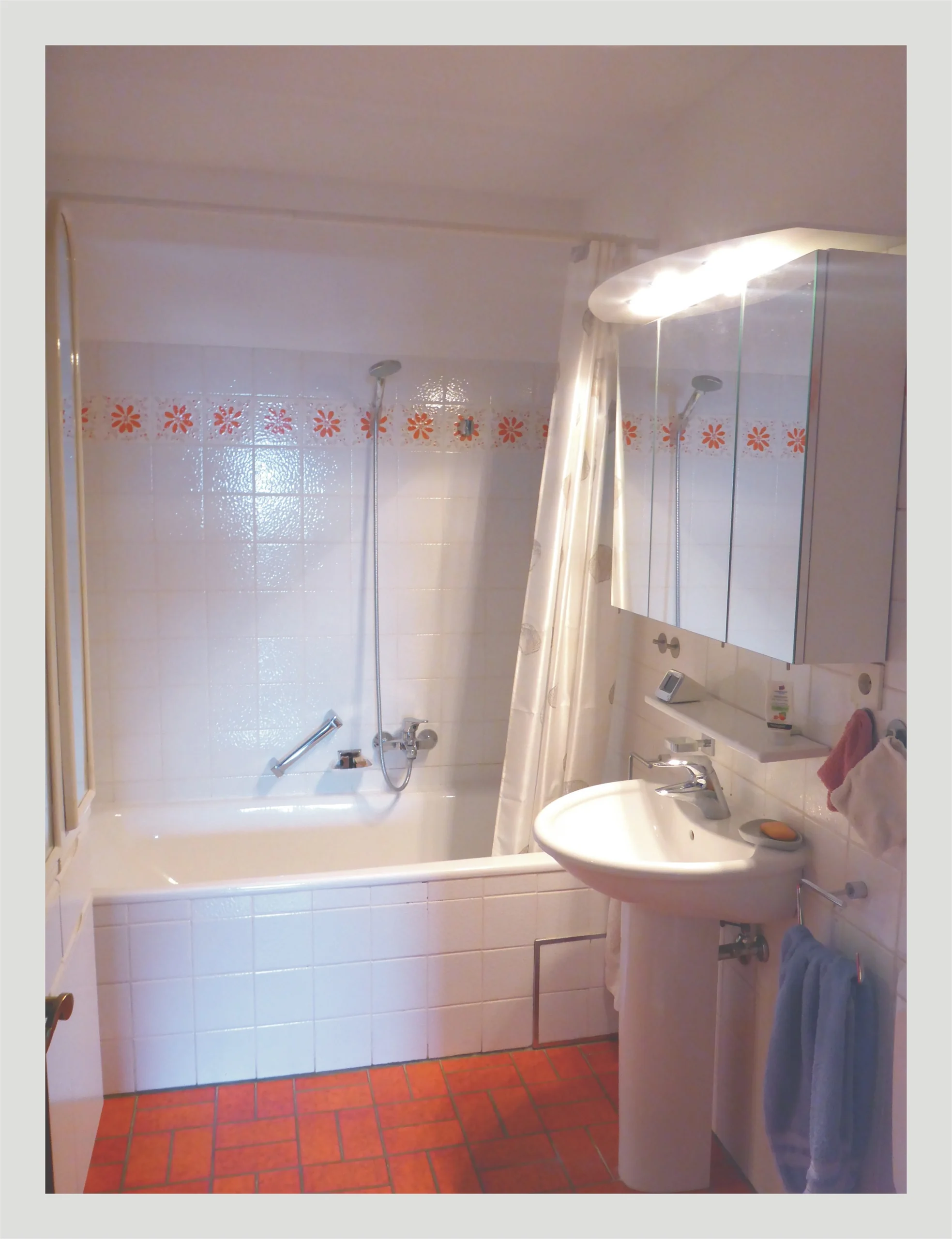 KA-Innenstadt / gepflegte 2,5-Zimmer-Wohnung mit Balkon, 8.OG mit Weitblick, Personenaufzug, TG-Stellplatz  / vermietet