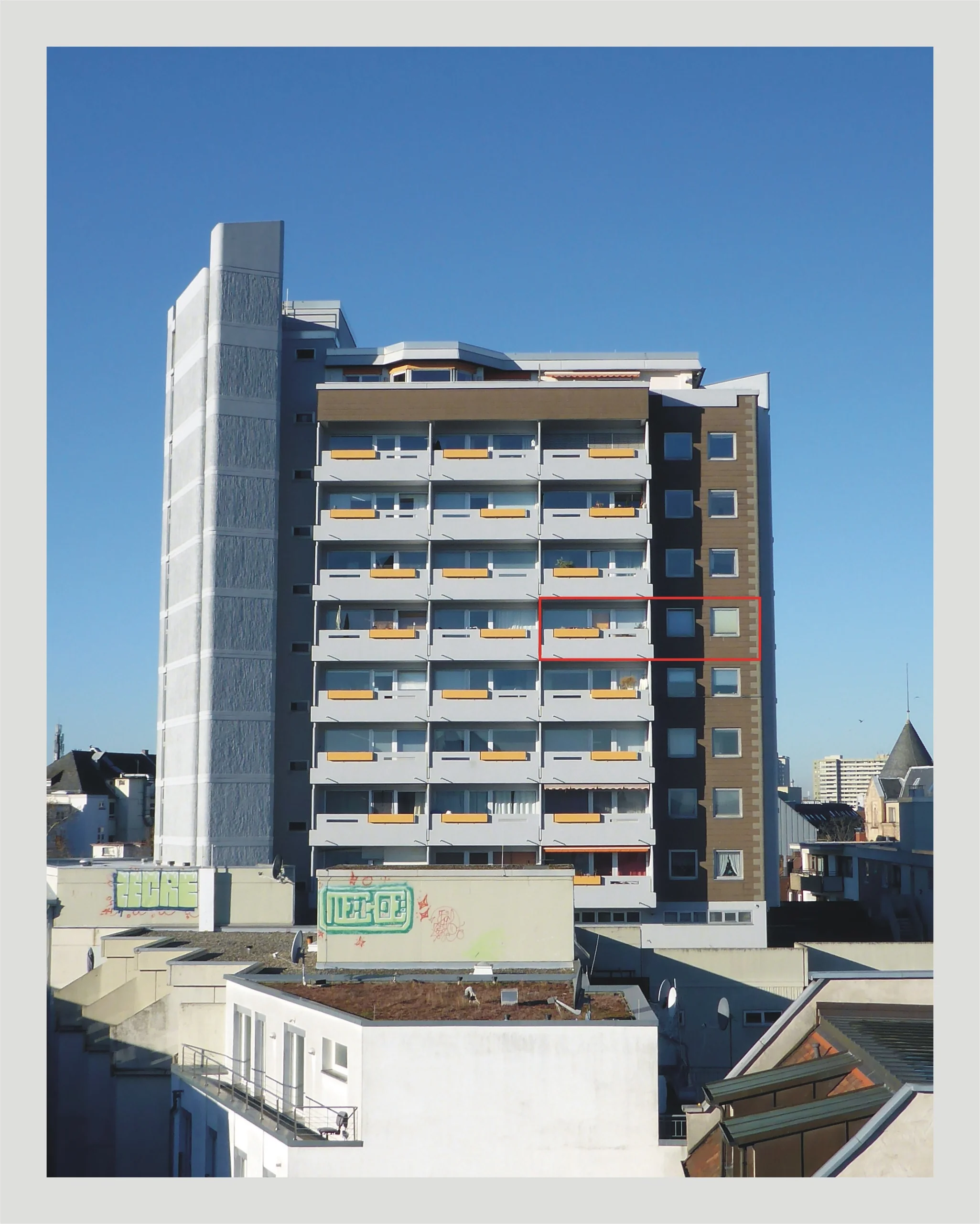 KA-Innenstadt / gepflegte 2,5-Zimmer-Wohnung mit Balkon, 8.OG mit Weitblick, Personenaufzug, TG-Stellplatz  / vermietet