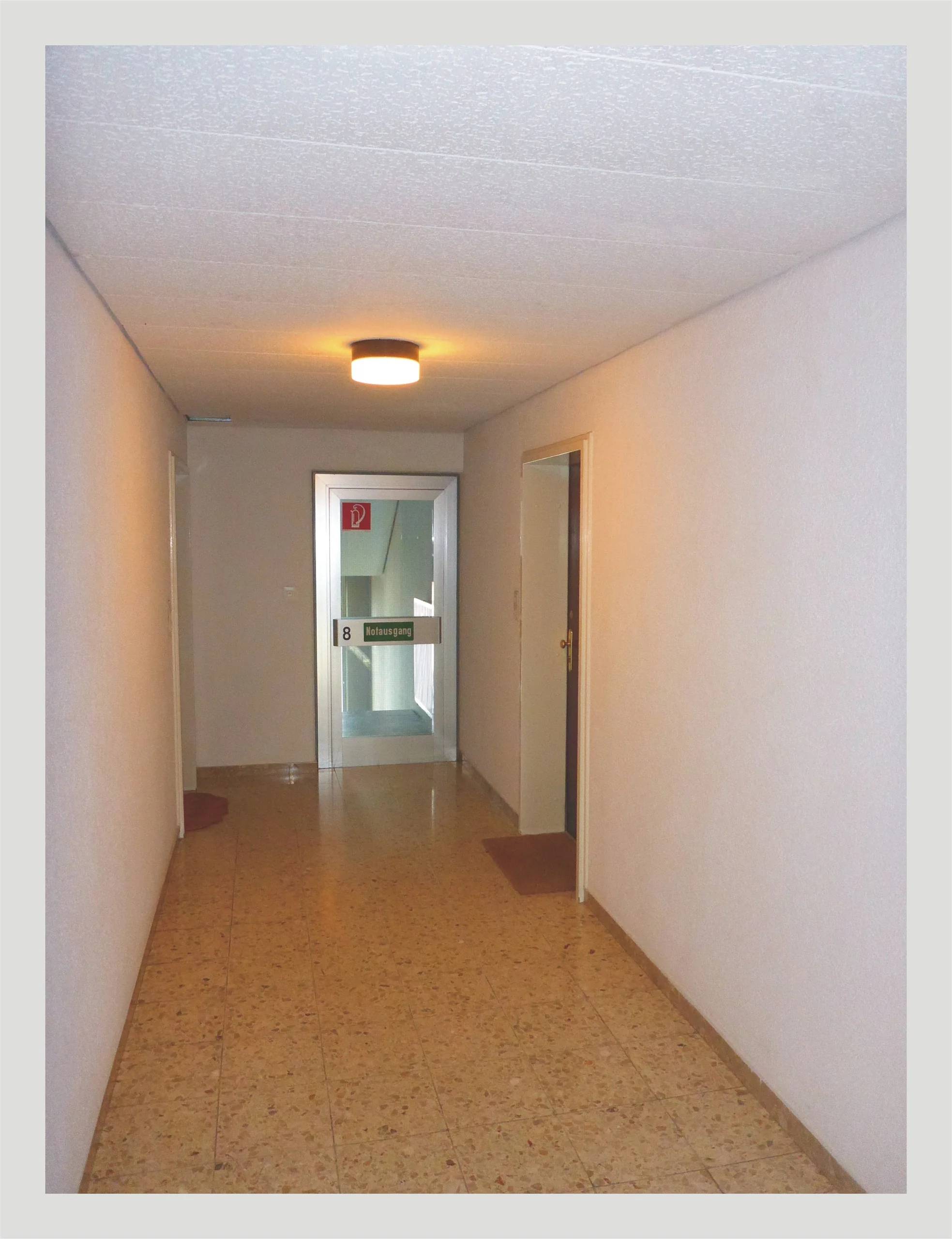 KA-Innenstadt / gepflegte 2,5-Zimmer-Wohnung mit Balkon, 8.OG mit Weitblick, Personenaufzug, TG-Stellplatz  / vermietet