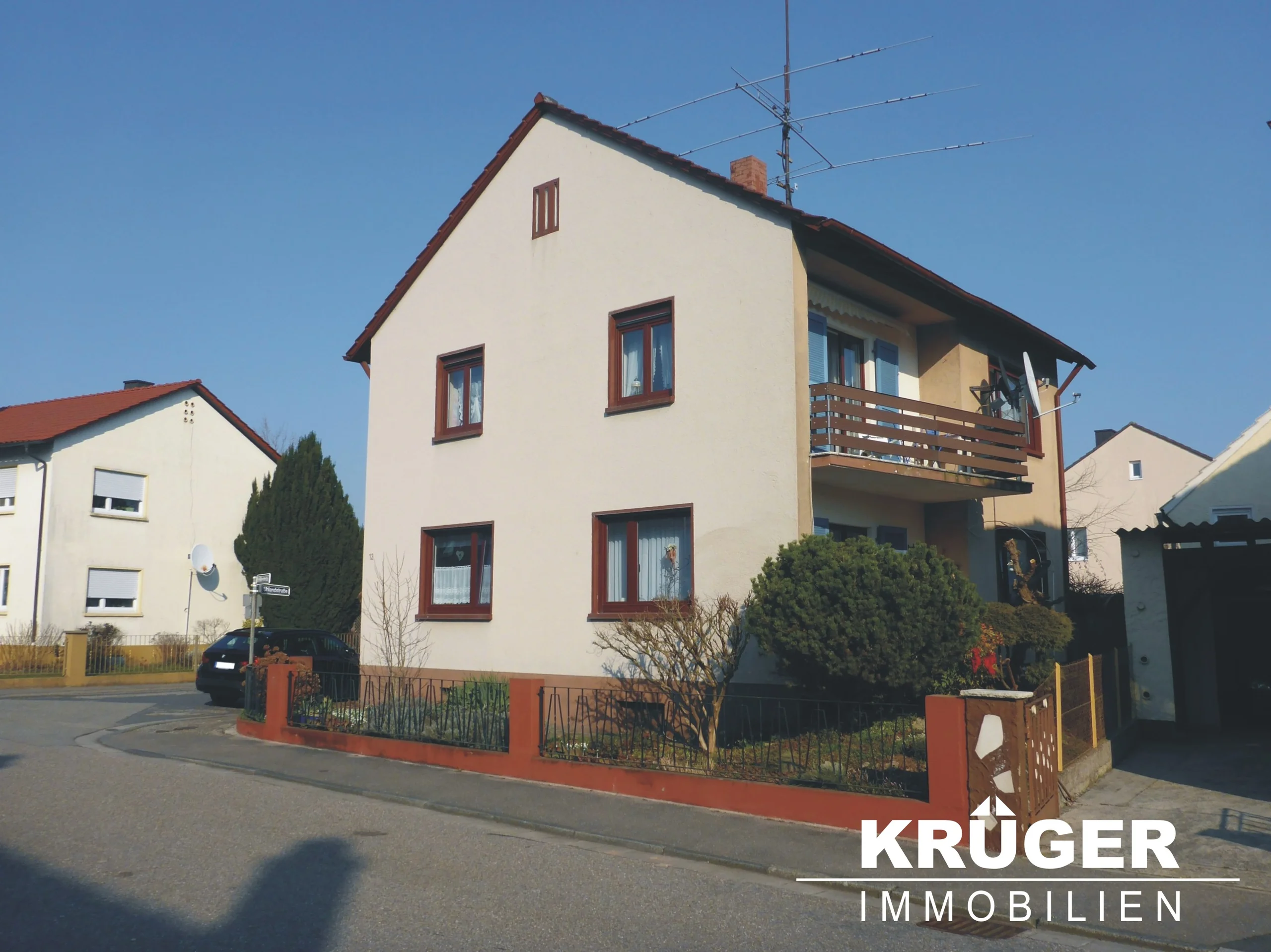 Kandel / Einfamilienhaus in zentraler Wohnlage mit Terrasse, Balkon und großzügigem Grundstück / Bezug nach Absprache