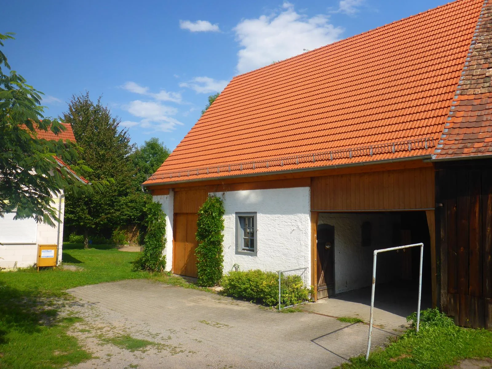 Graben-Neudorf / einzigartiges Gebäude-Ensemble aus Wohnhaus, Scheune und Rohbaugebäude auf tollem Grundstück direkt an der Heglach