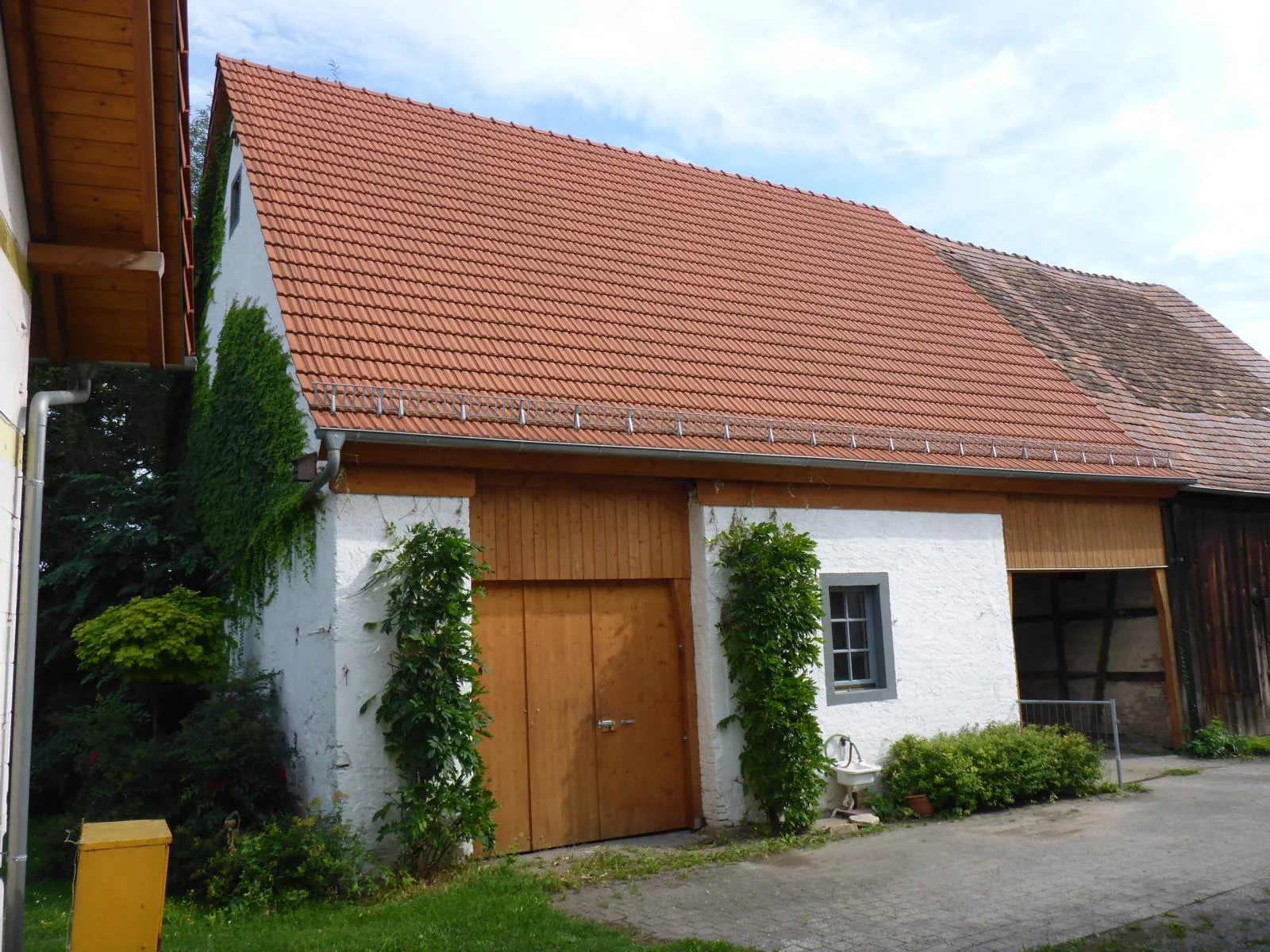 Graben-Neudorf / einzigartiges Gebäude-Ensemble aus Wohnhaus, Scheune und Rohbaugebäude auf tollem Grundstück direkt an der Heglach