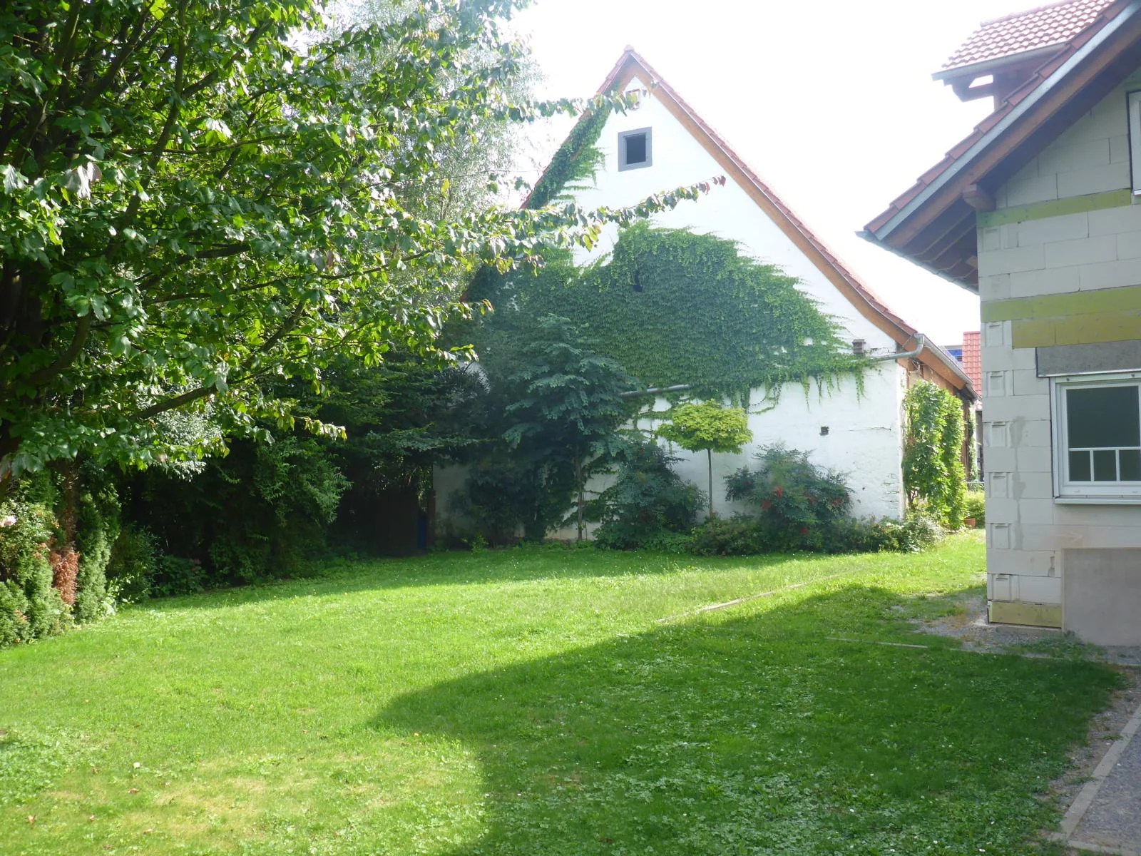 Graben-Neudorf / einzigartiges Gebäude-Ensemble aus Wohnhaus, Scheune und Rohbaugebäude auf tollem Grundstück direkt an der Heglach