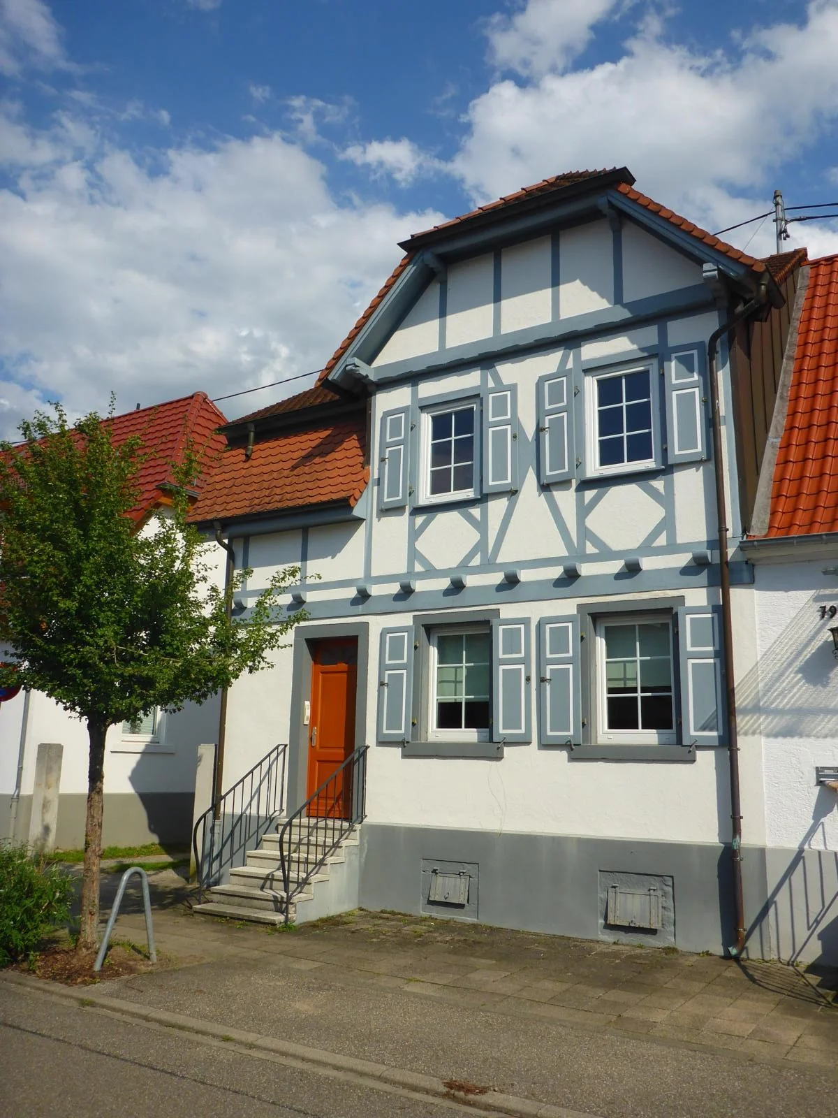Graben-Neudorf / einzigartiges Gebäude-Ensemble aus Wohnhaus, Scheune und Rohbaugebäude auf tollem Grundstück direkt an der Heglach